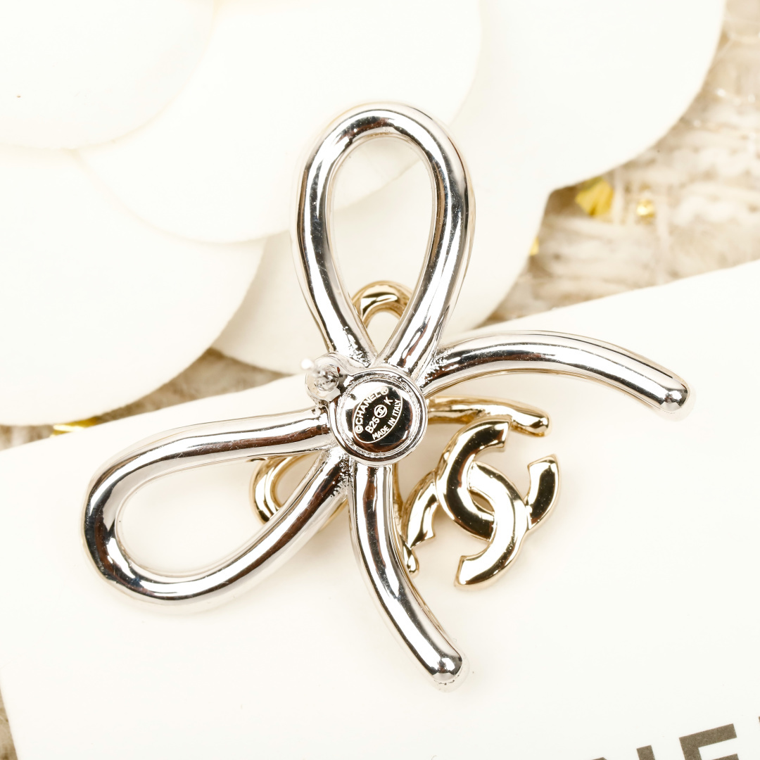 【】官网 7300❗️量大咨询客Fu❗。。本季必入爆款25K新款金色【Ch@nel蝴蝶结吊双C耳环】。火