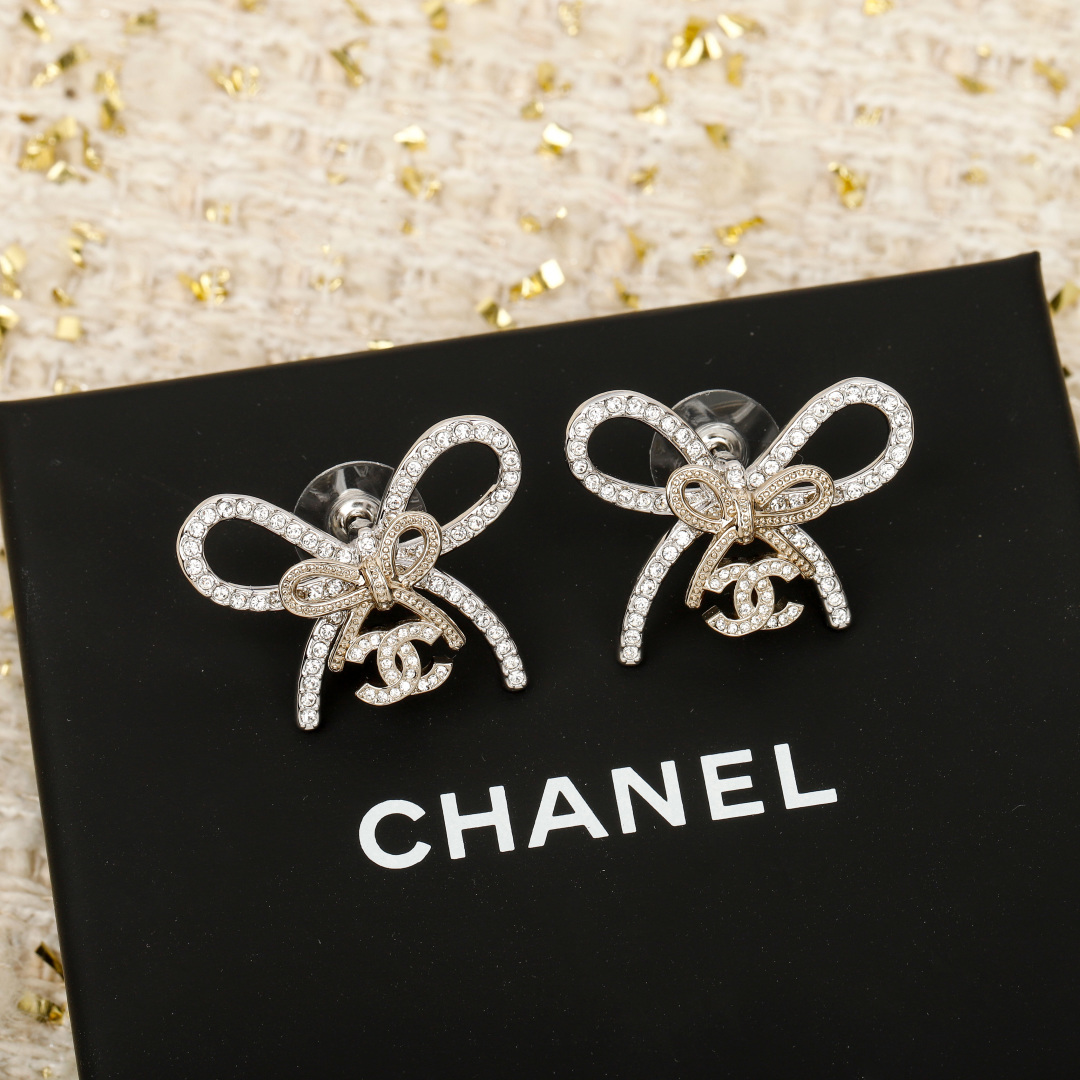 【】官网 7300❗️量大咨询客Fu❗。。本季必入爆款25K新款金色【Ch@nel蝴蝶结吊双C耳环】。火