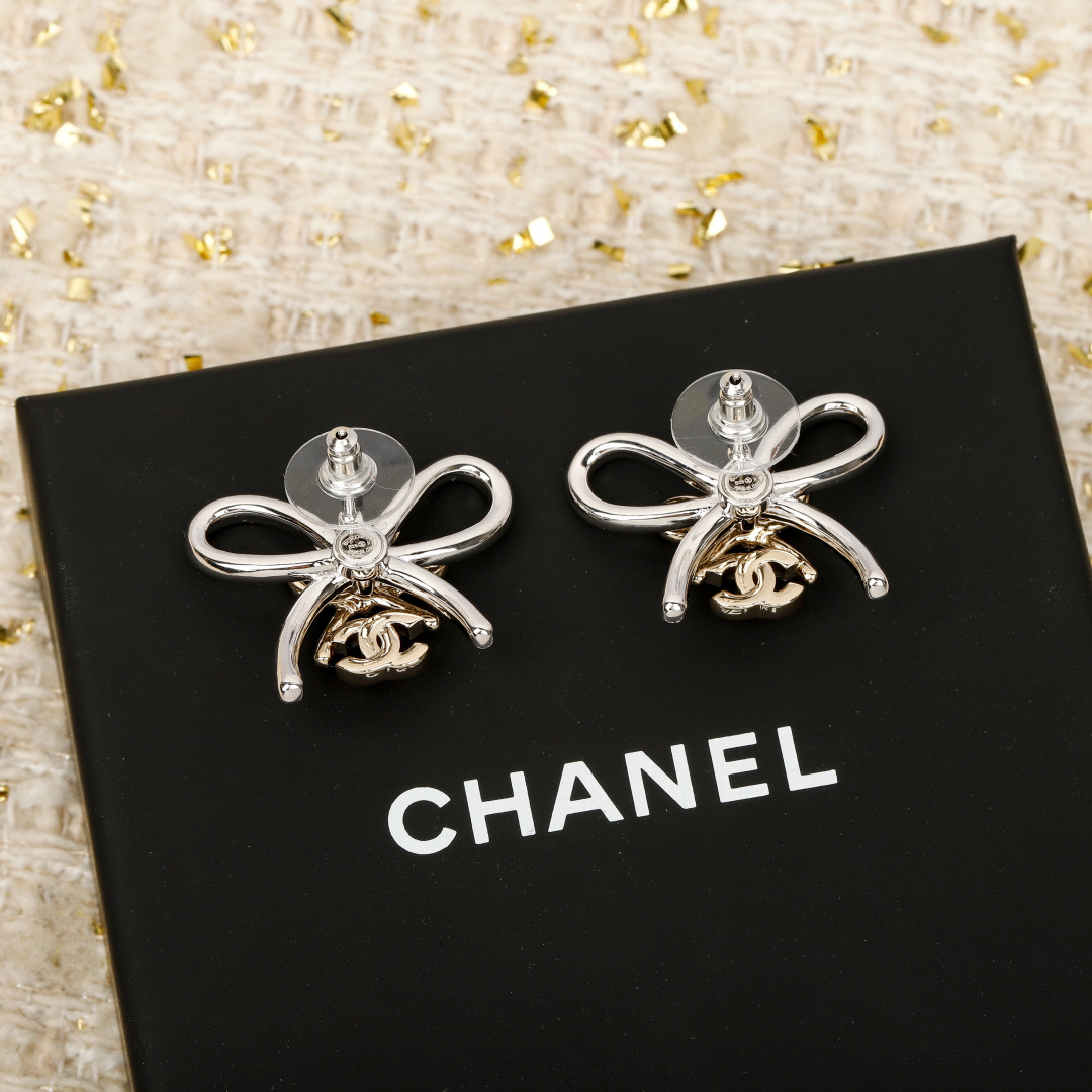 【】官网 7300❗️量大咨询客Fu❗。。本季必入爆款25K新款金色【Ch@nel蝴蝶结吊双C耳环】。火