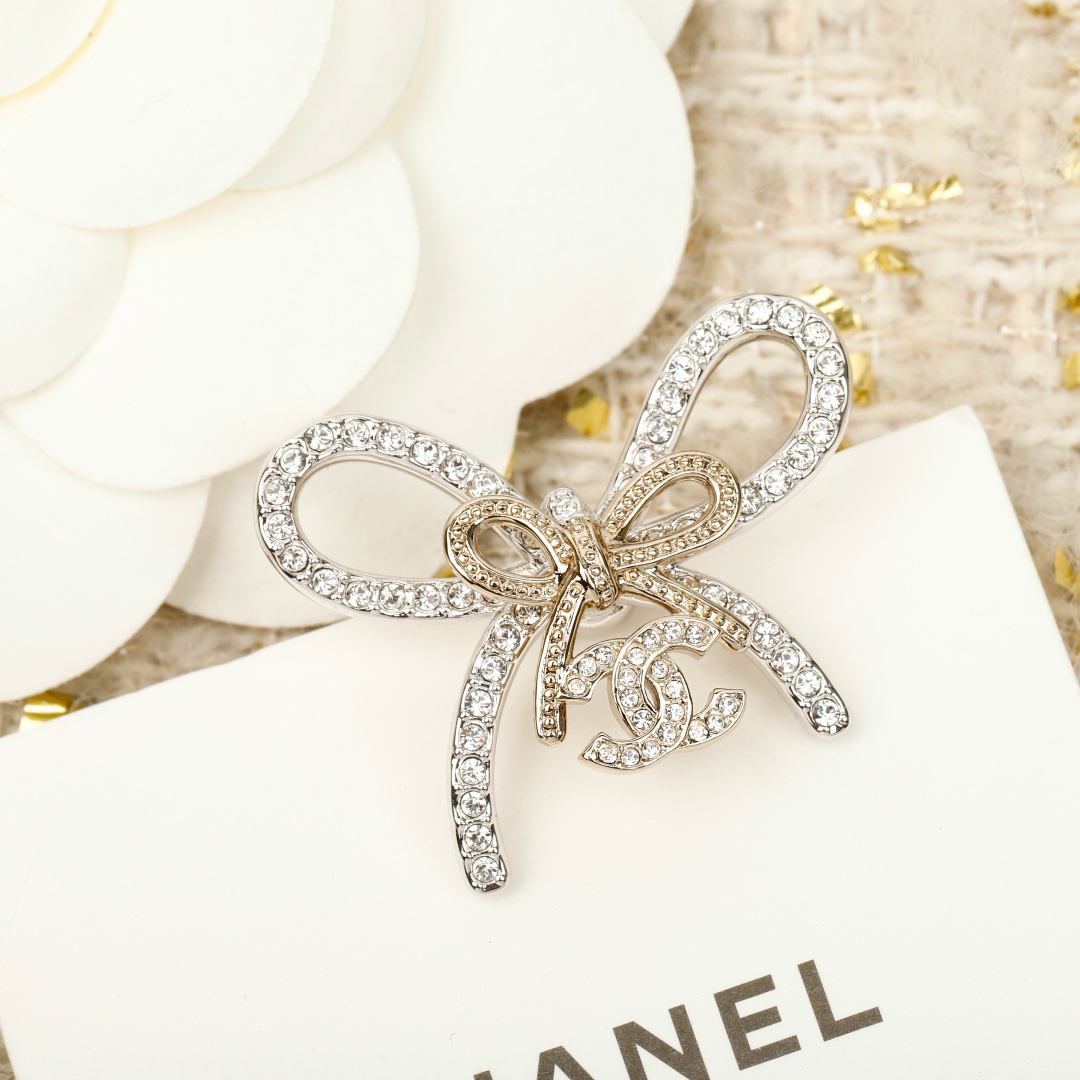 【】官网 7300❗️量大咨询客Fu❗。。本季必入爆款25K新款金色【Ch@nel蝴蝶结吊双C耳环】。火