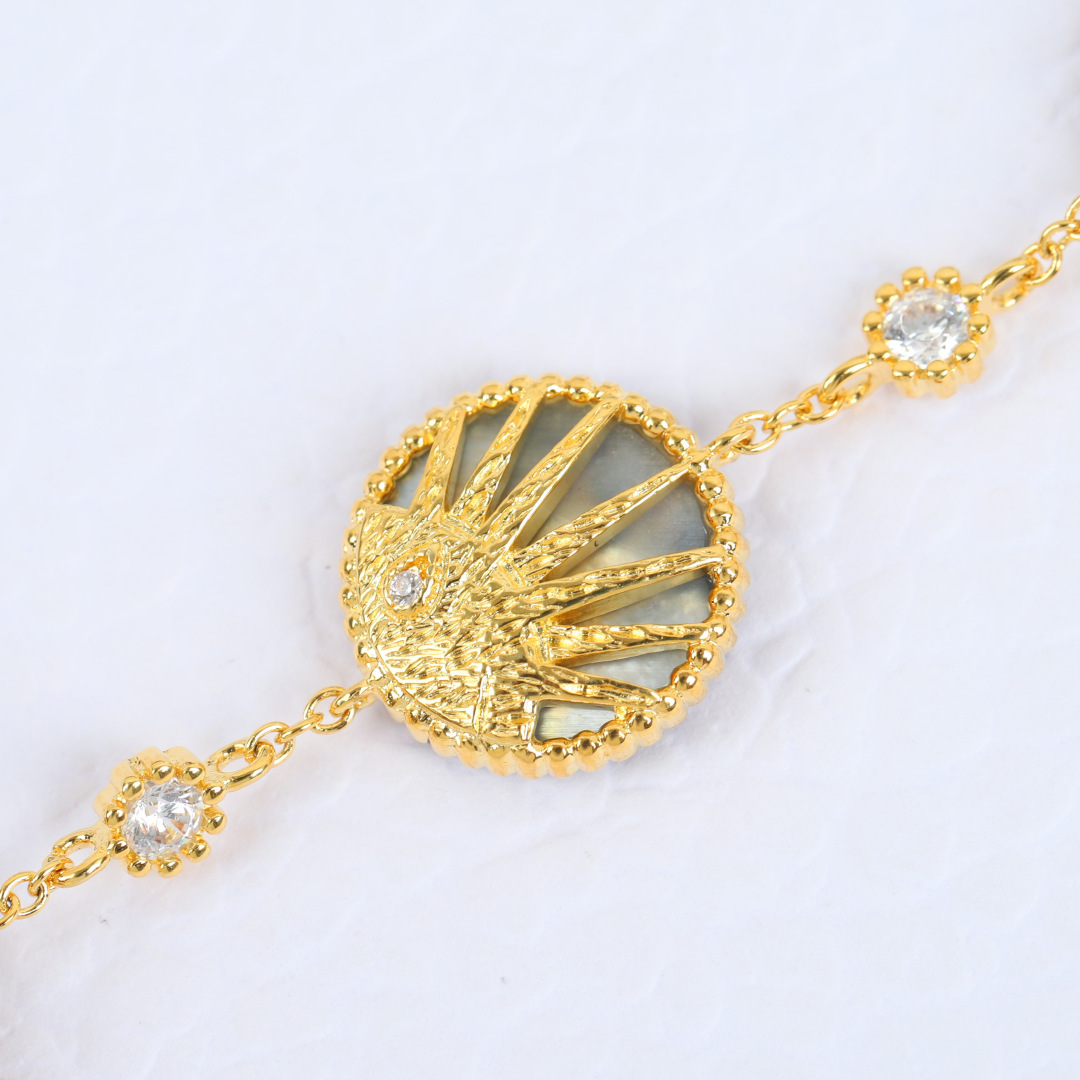 【纯银精工版➕0.3咪电镀】【D!or日月星辰五花手链】非常棒的一个设计，一面是星星月亮🌛，一面是太阳🌞