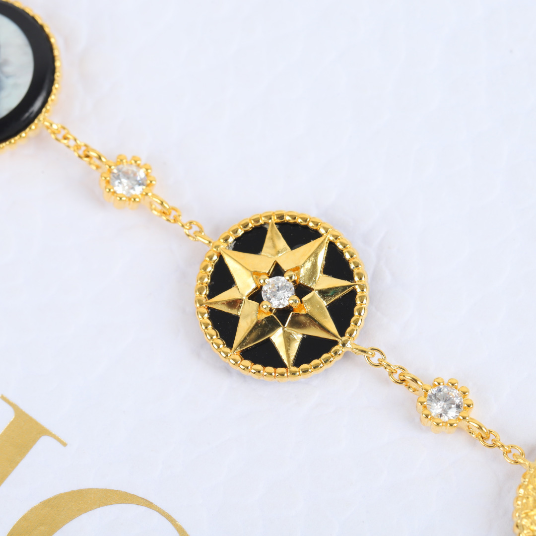 【纯银精工版➕0.3咪电镀】【D!or日月星辰五花手链】非常棒的一个设计，一面是星星月亮🌛，一面是太阳🌞