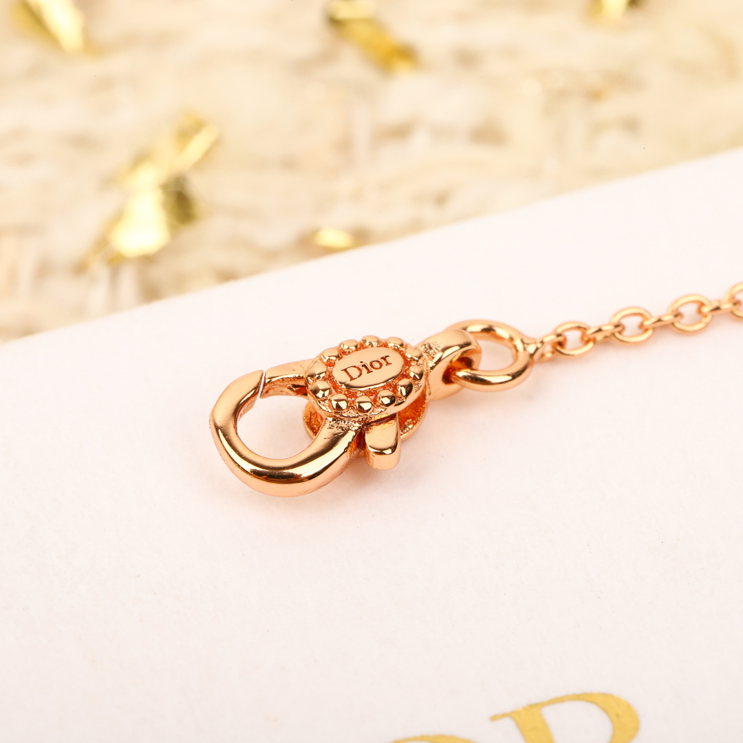 【】，八芒星手链，可订做真金真钻，只做对版官网真金货，Pk市面各种金货❗️量大咨询客FuÉtoile d