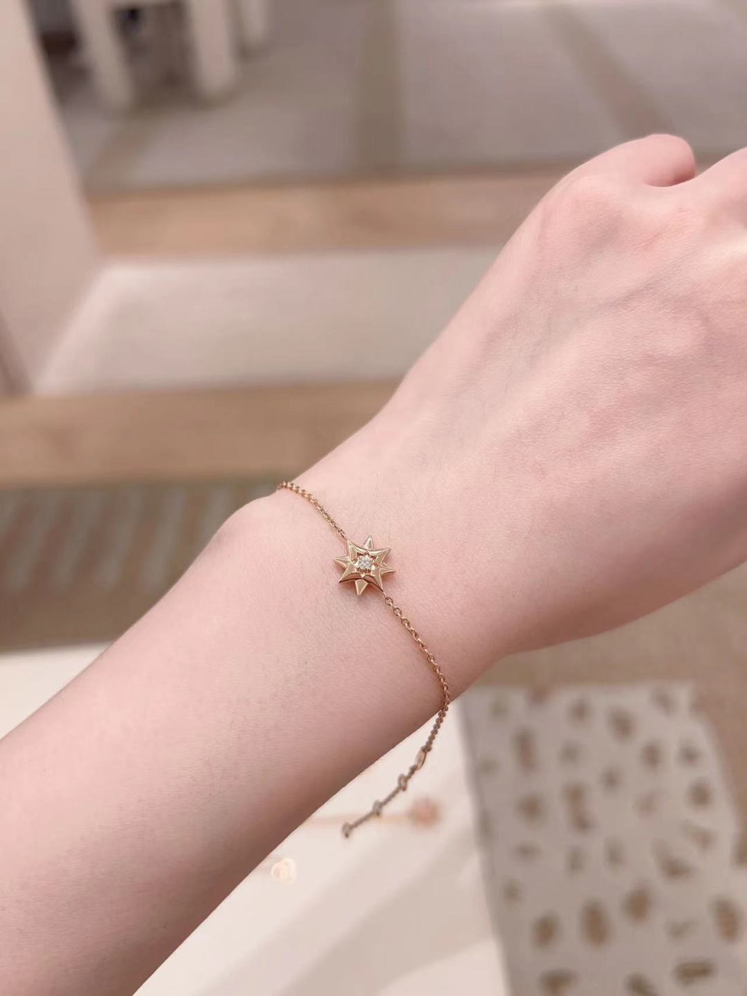 【】，八芒星手链，可订做真金真钻，只做对版官网真金货，Pk市面各种金货❗️量大咨询客FuÉtoile d