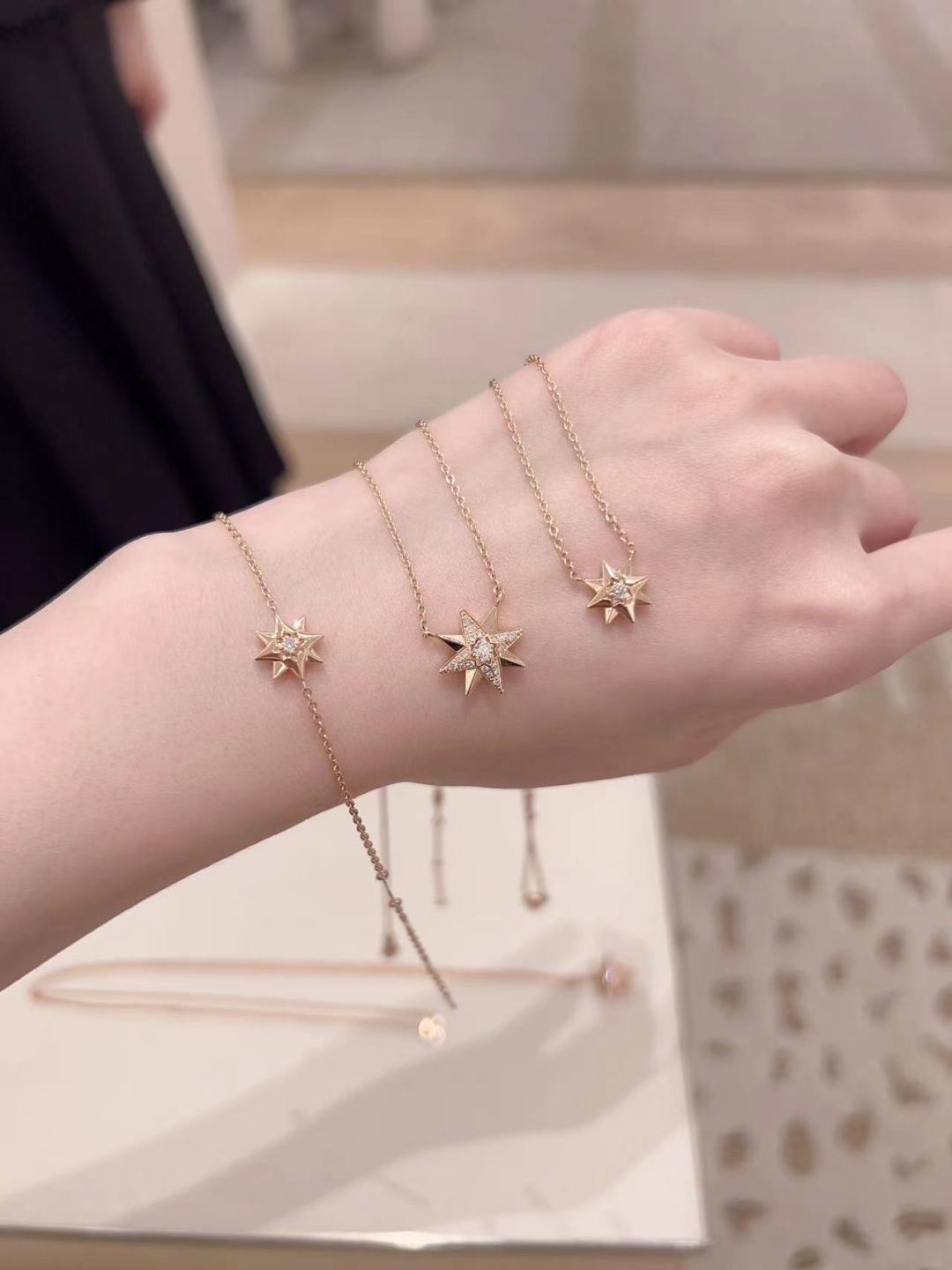 【】，八芒星手链，可订做真金真钻，只做对版官网真金货，Pk市面各种金货❗️量大咨询客FuÉtoile d