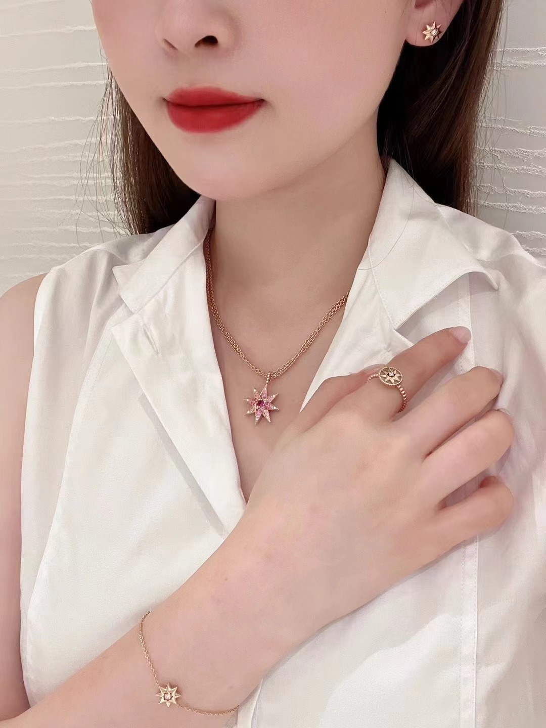 【】，八芒星手链，可订做真金真钻，只做对版官网真金货，Pk市面各种金货❗️量大咨询客FuÉtoile d