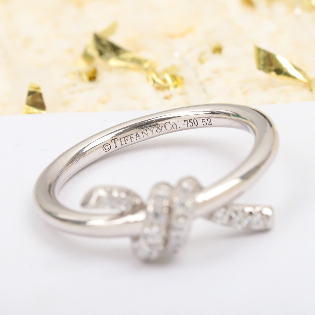 【】Knot戒指，可订做真金真钻，Pk市面各种金货❗️量大咨询客Fu【Knot戒指】很精致，也不会过细。