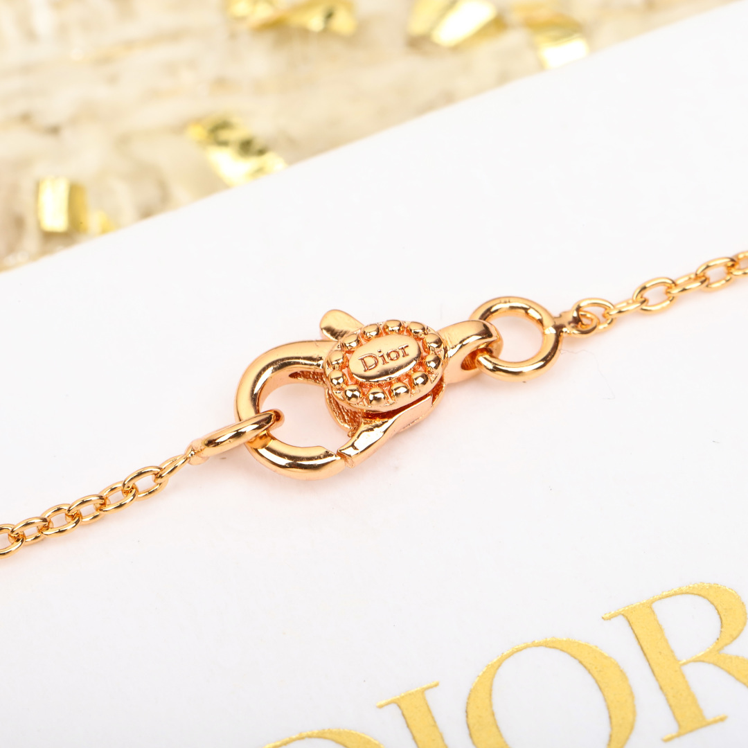 【】罗盘带钻项链， 可订做18K真金真钻版，只做对版真金货，价询客Fu，Pk市面各种金货❗️维多利娅·德