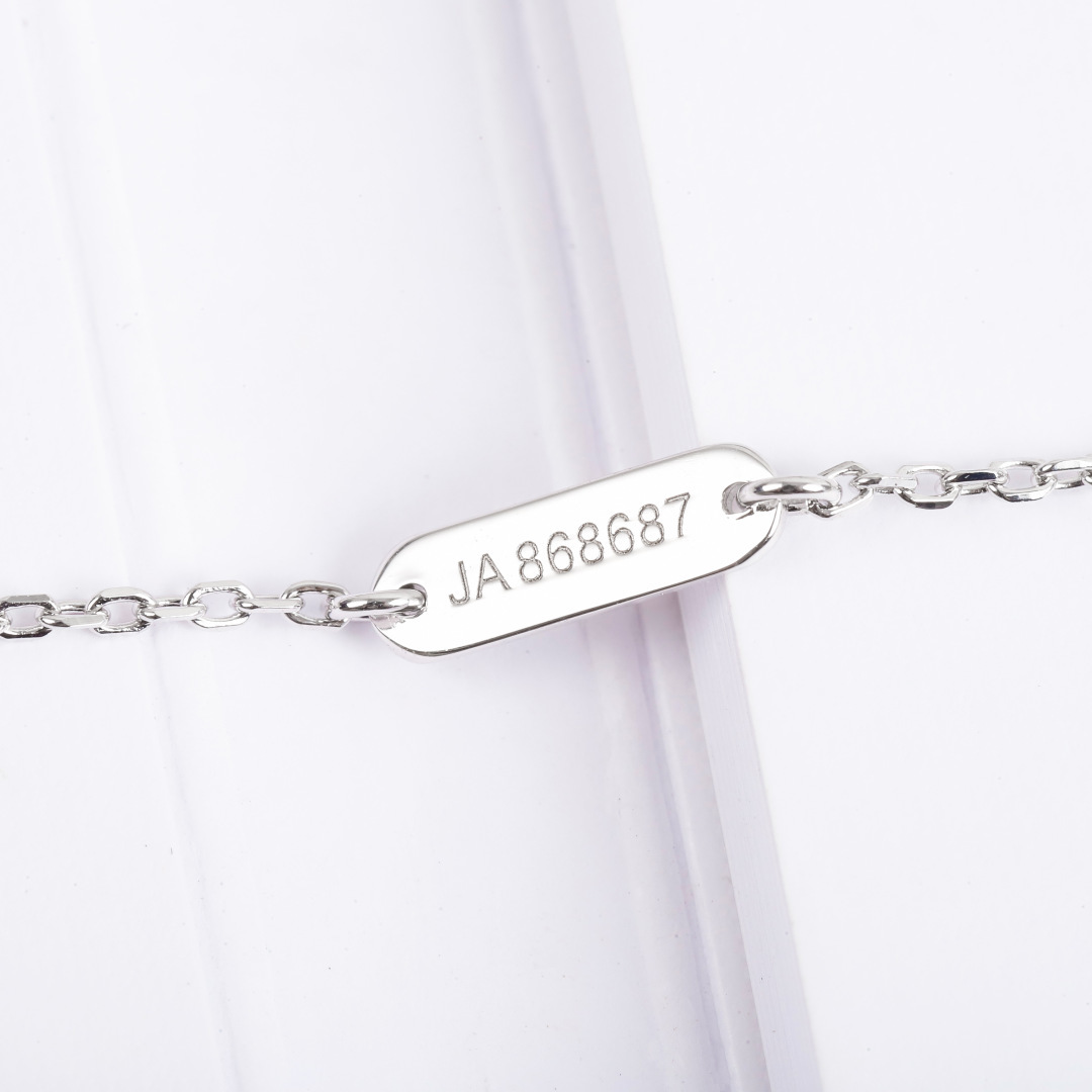 【】单花带钻手链 官网为真金真钻的珠宝类，可订做真金真钻版，价询客Fu精工纯银➕厚金电镀，❗⭕终于给我做