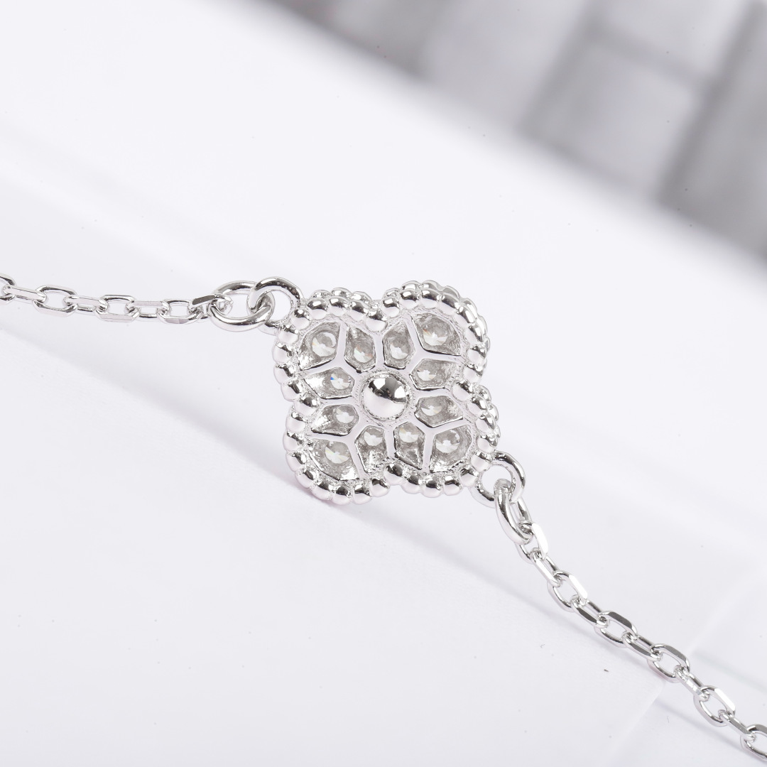 【】单花带钻手链 官网为真金真钻的珠宝类，可订做真金真钻版，价询客Fu精工纯银➕厚金电镀，❗⭕终于给我做