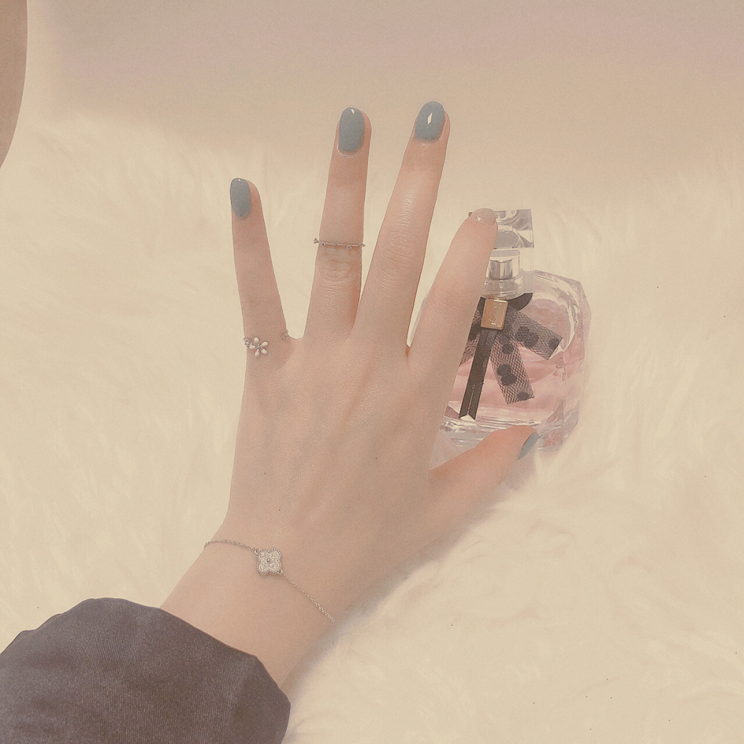 【】单花带钻手链 官网为真金真钻的珠宝类，可订做真金真钻版，价询客Fu精工纯银➕厚金电镀，❗⭕终于给我做