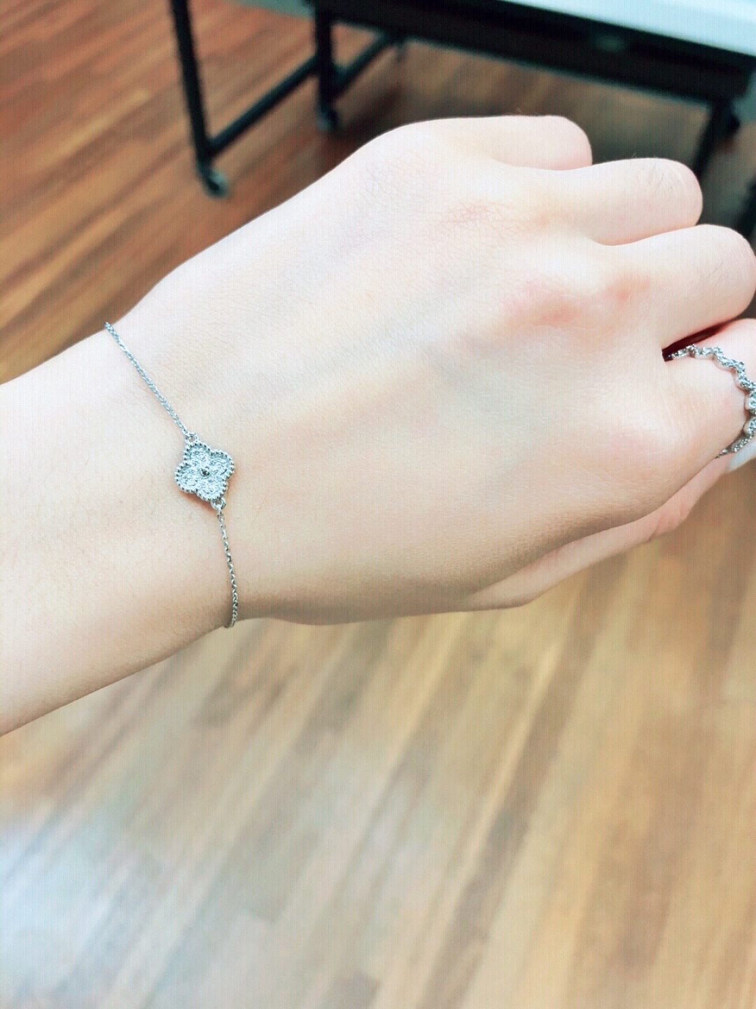 【】单花带钻手链 官网为真金真钻的珠宝类，可订做真金真钻版，价询客Fu精工纯银➕厚金电镀，❗⭕终于给我做