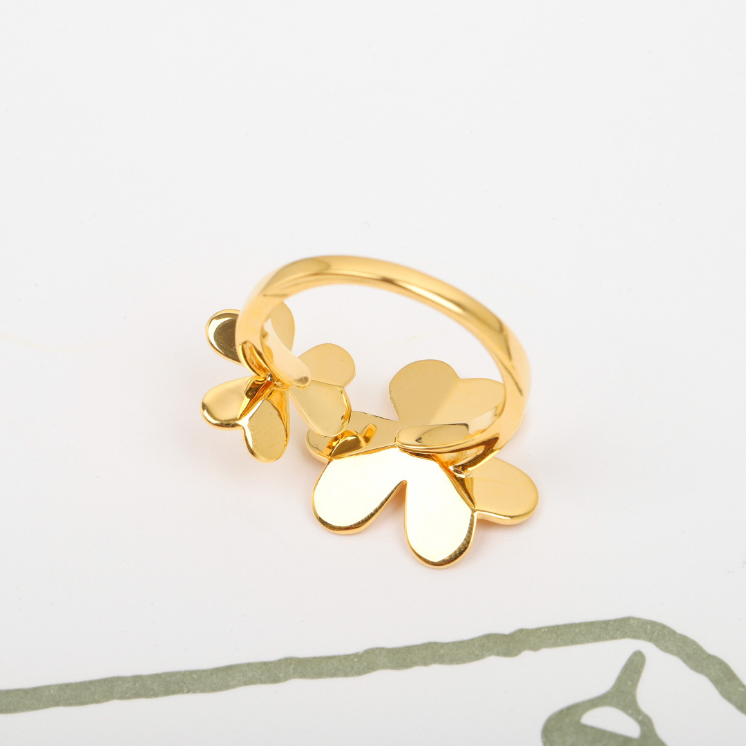 【】三叶草开口戒指 官网。44 000+ ，可订做18K真金真钻版，只做对版真金货，价询客FuFrivo