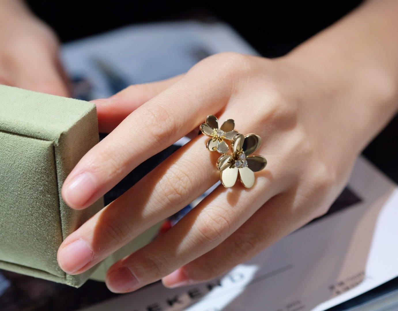 【】三叶草开口戒指 官网。44 000+ ，可订做18K真金真钻版，只做对版真金货，价询客FuFrivo