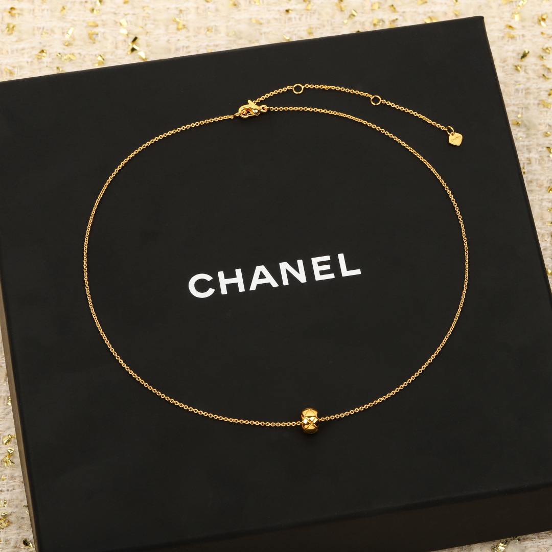 【】王一博同款coco小金豆项链 ，可订做18K真金真钻版，只做对版真金货，价询客Fu受绗缝图案启发的系