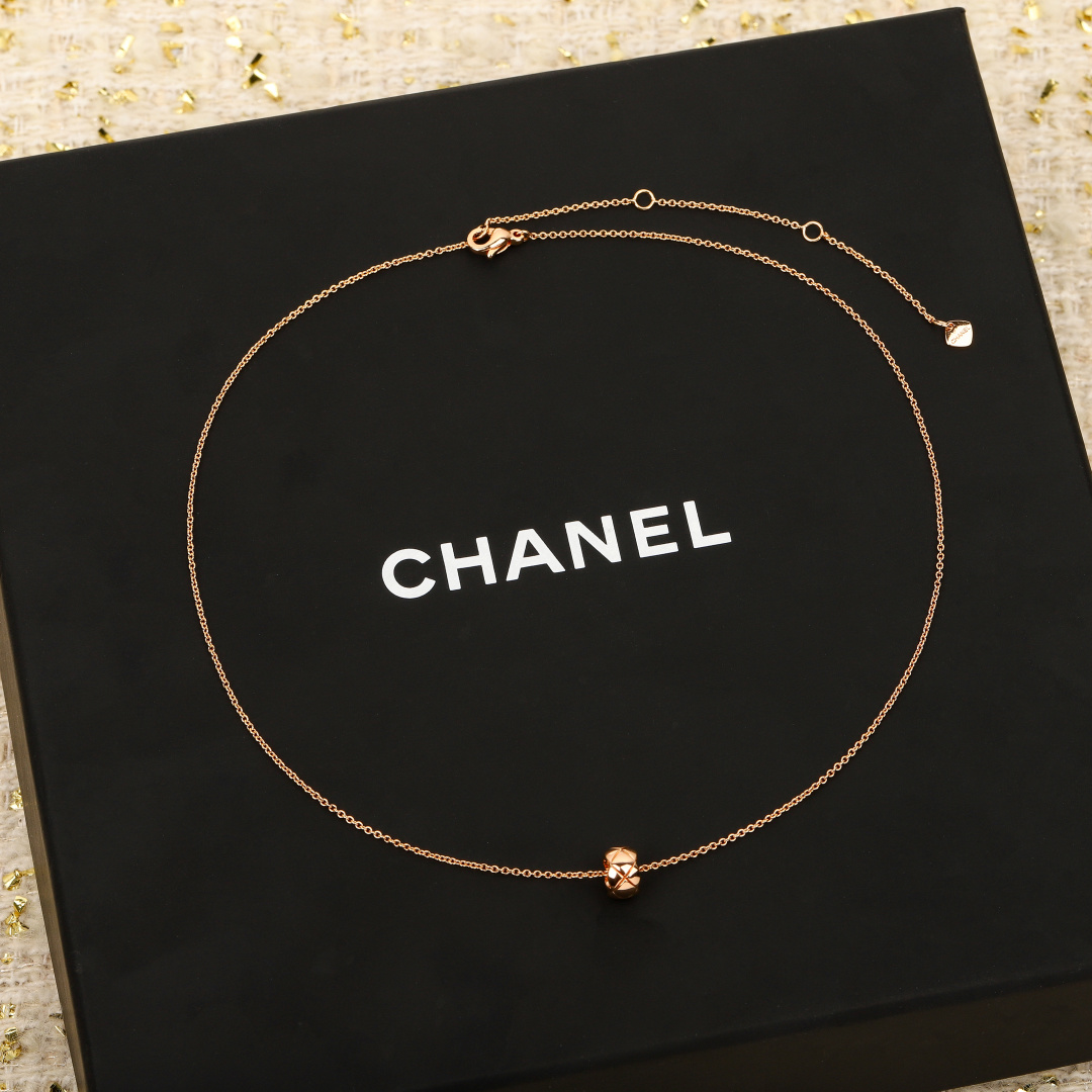 【】王一博同款coco小金豆项链 ，可订做18K真金真钻版，只做对版真金货，价询客Fu受绗缝图案启发的系