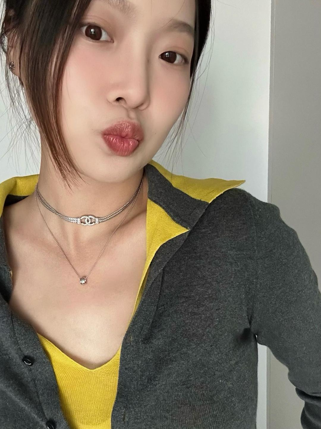 【】王一博同款coco小金豆项链 ，可订做18K真金真钻版，只做对版真金货，价询客Fu受绗缝图案启发的系