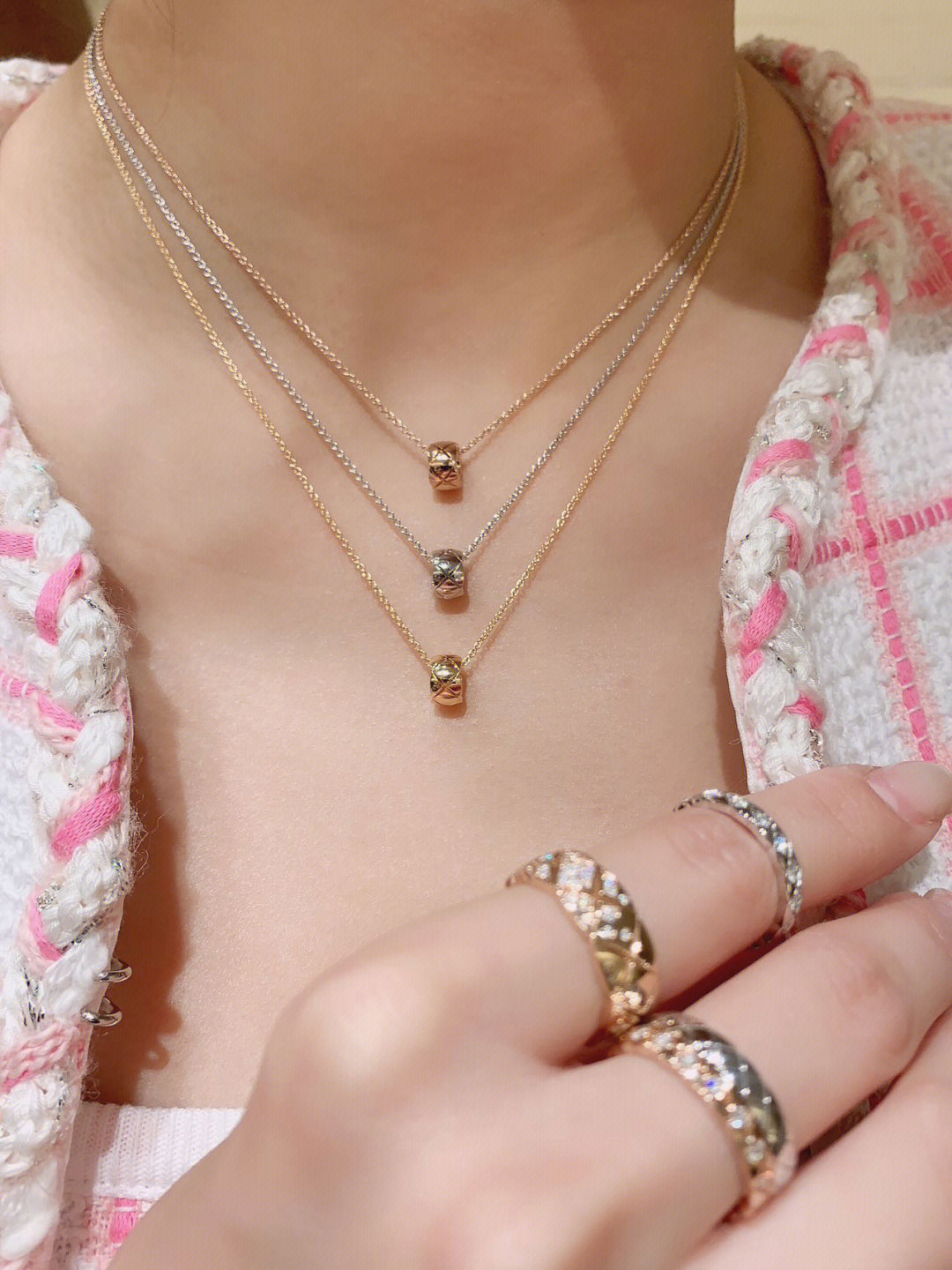 【】王一博同款coco小金豆项链 ，可订做18K真金真钻版，只做对版真金货，价询客Fu受绗缝图案启发的系