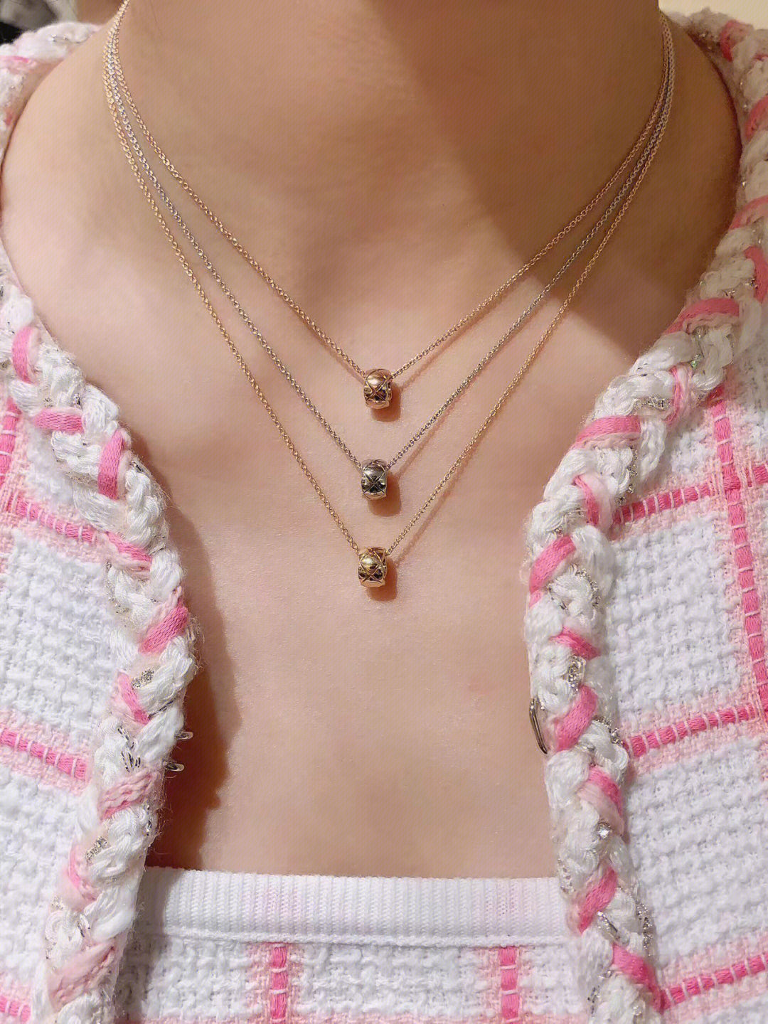 【】王一博同款coco小金豆项链 ，可订做18K真金真钻版，只做对版真金货，价询客Fu受绗缝图案启发的系