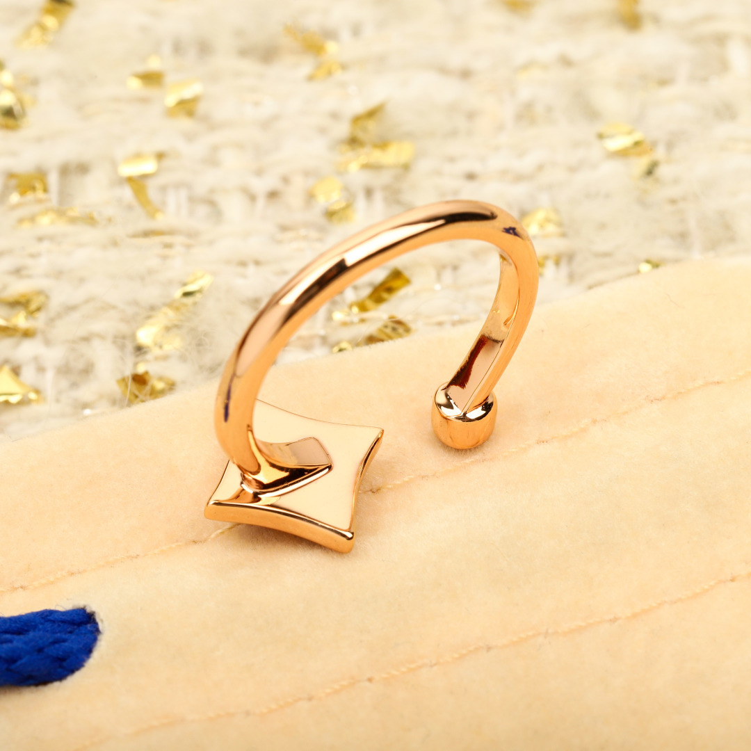 【】贝母戒指 出货 官网24 600+ 可订做真金真钻，只做对版官网真金货，Pk市面各种金货❗️Colo