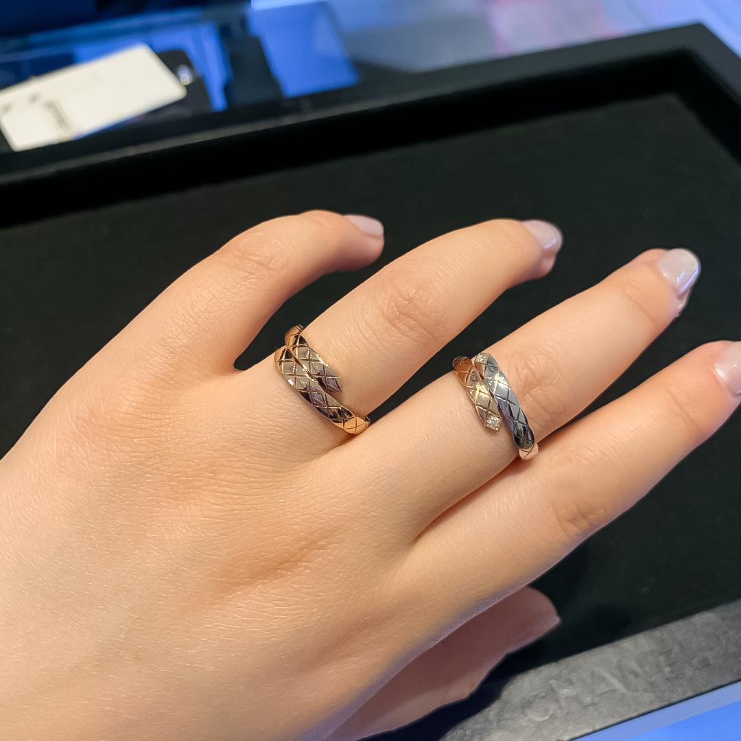 【】菱格双色戒指 官网。23 800+ 认准真正购入珠宝类官网开发的，只做对版的❗️可以订制真金真钻，量