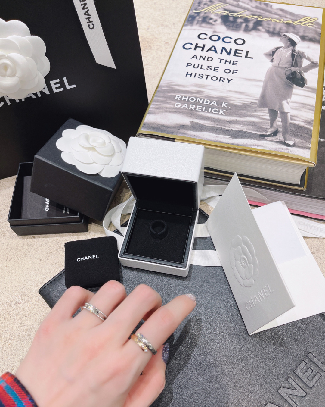 【】菱格双色戒指 官网。23 800+ 认准真正购入珠宝类官网开发的，只做对版的❗️可以订制真金真钻，量