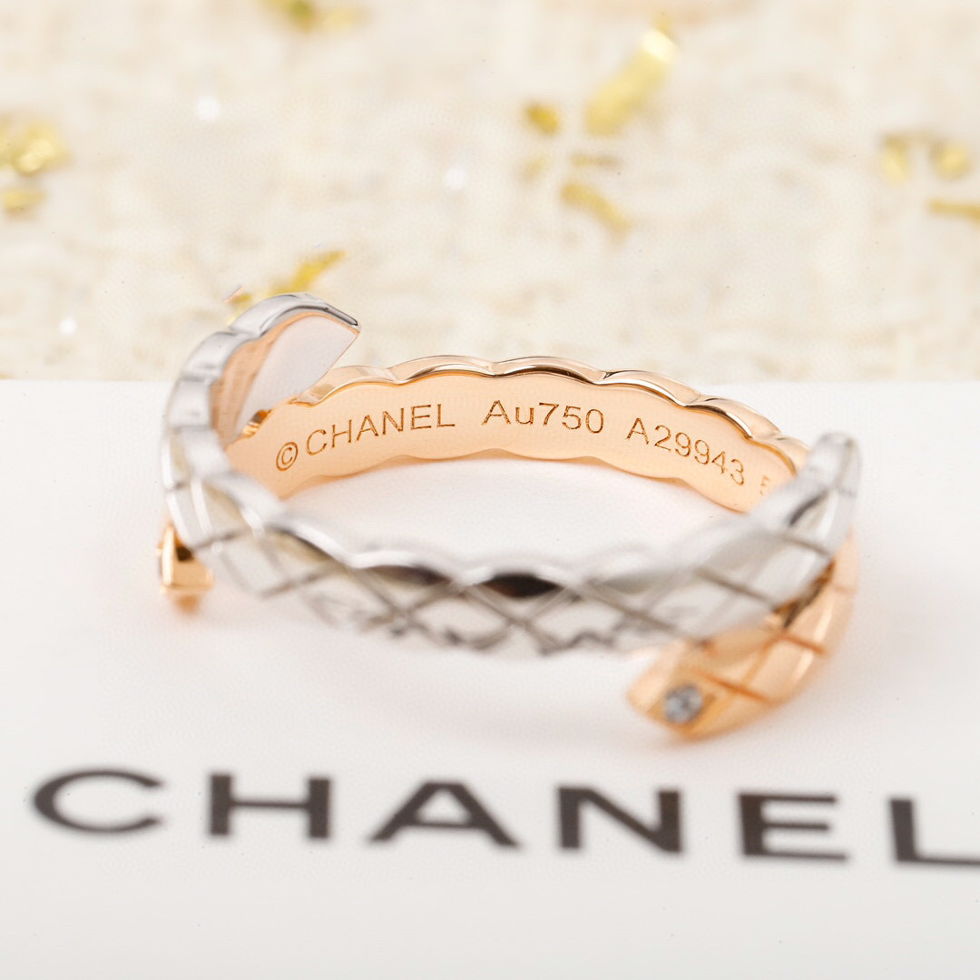 【】菱格双色戒指 官网23 800+ 认准真正购入珠宝类官网开发的，只做对版的❗️可以订制真金真钻，量大