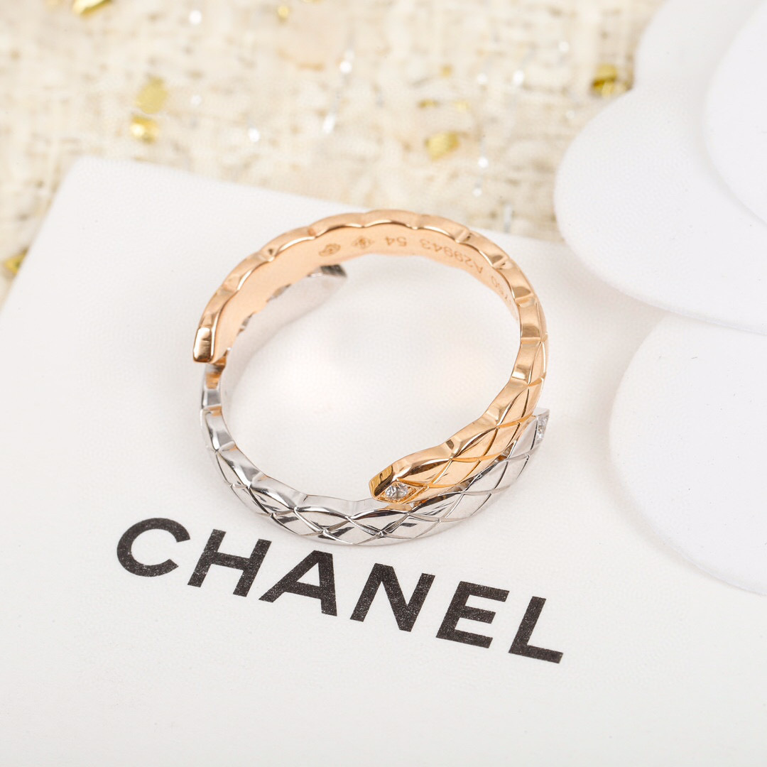 【】菱格双色戒指 官网23 800+ 认准真正购入珠宝类官网开发的，只做对版的❗️可以订制真金真钻，量大