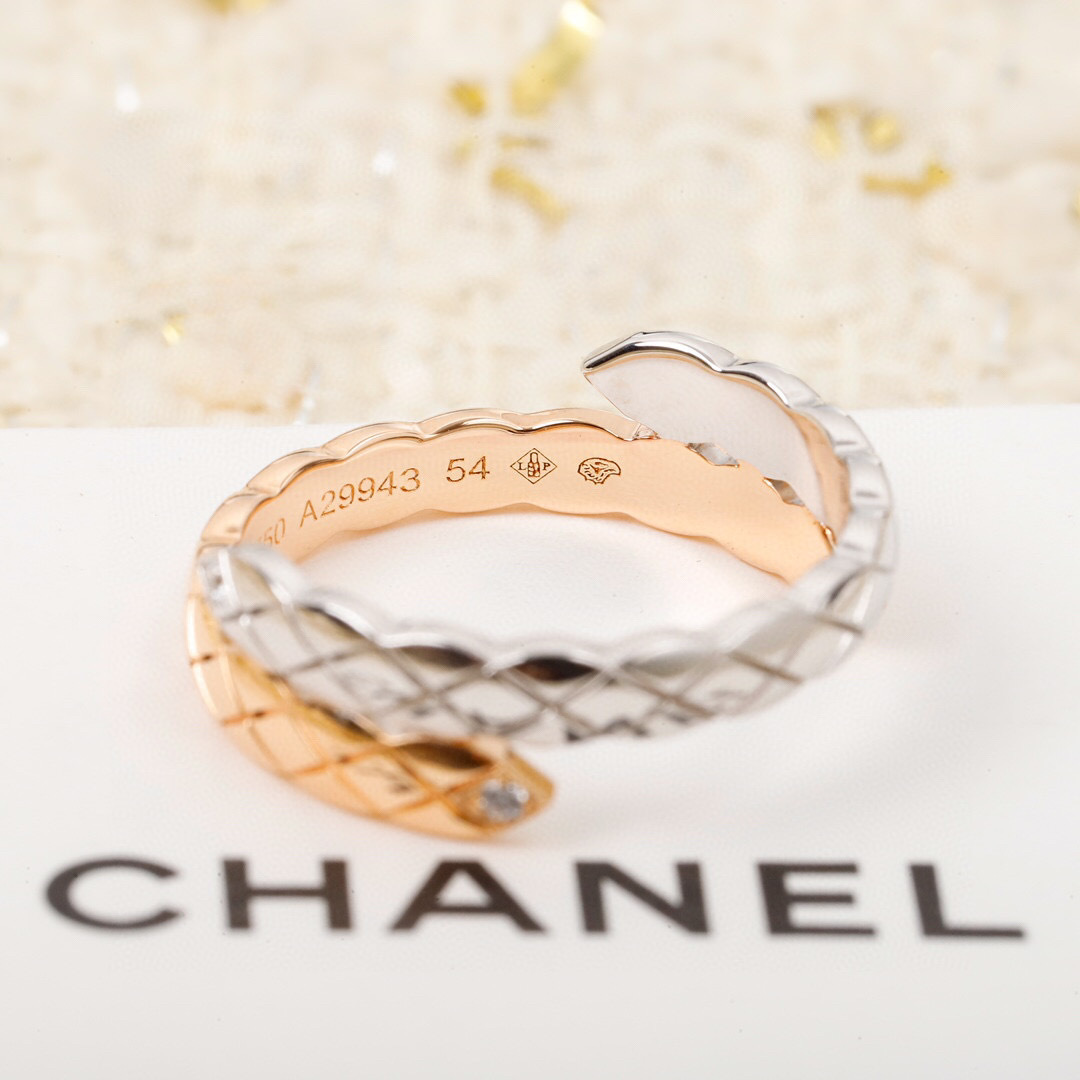 【】菱格双色戒指 官网23 800+ 认准真正购入珠宝类官网开发的，只做对版的❗️可以订制真金真钻，量大