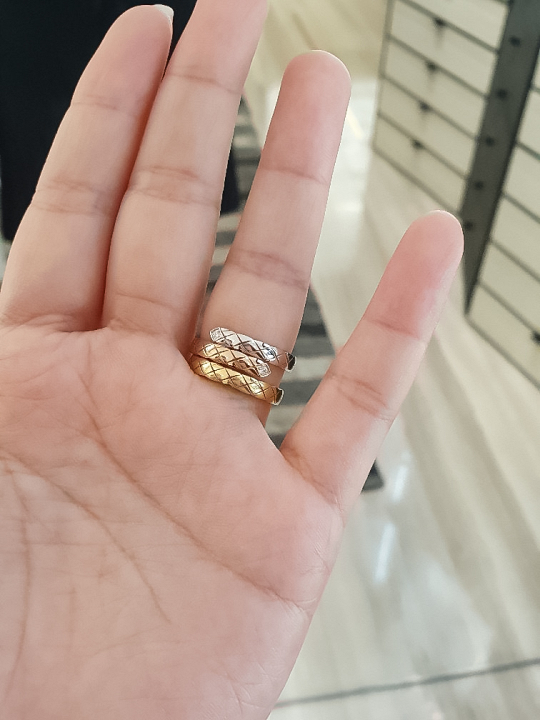 【】菱格双色戒指 官网。23 800+ 认准真正购入珠宝类官网开发的，只做对版的❗️可以订制真金真钻，量