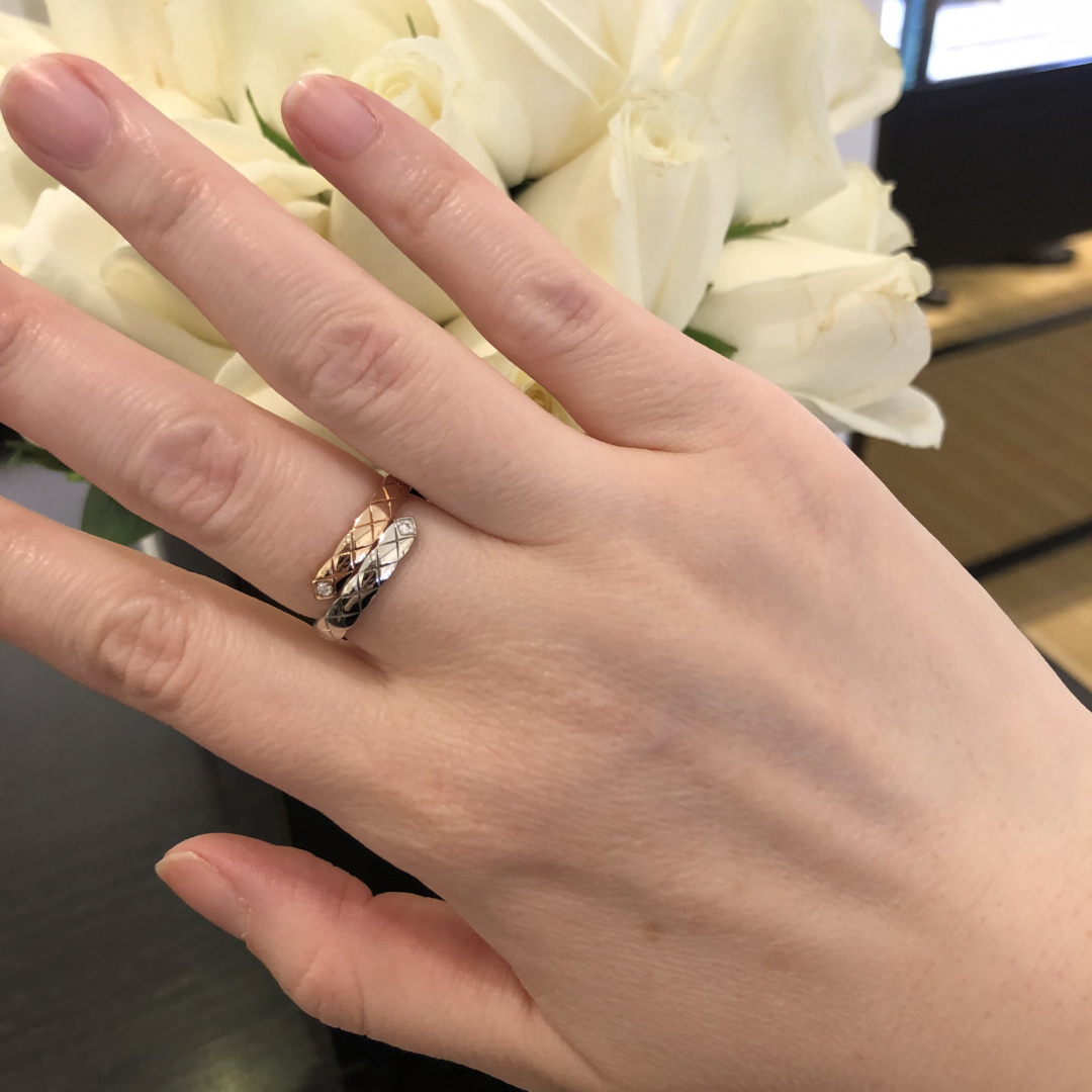 【】菱格双色戒指 官网。23 800+ 认准真正购入珠宝类官网开发的，只做对版的❗️可以订制真金真钻，量