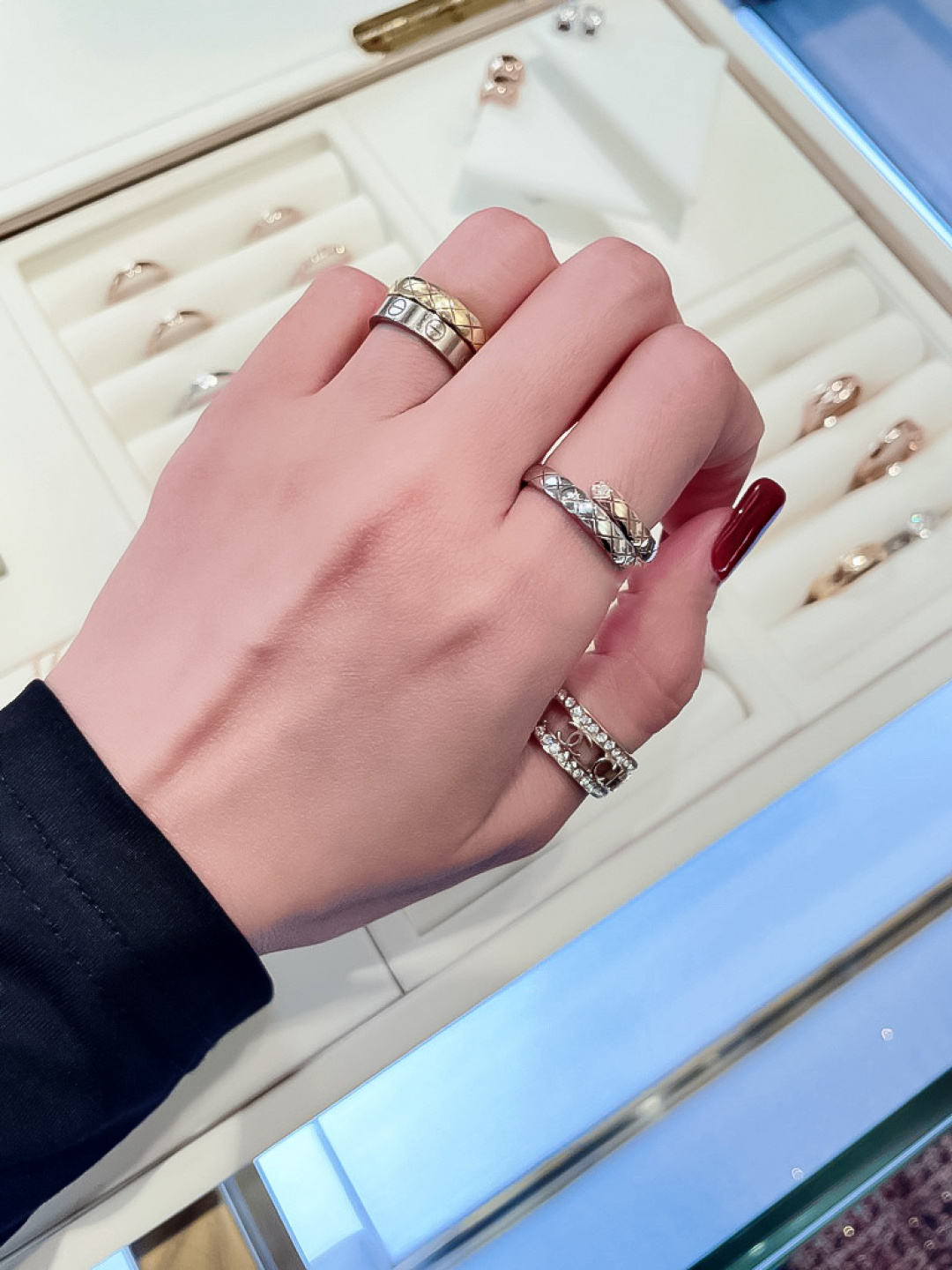 【】菱格双色戒指 官网。23 800+ 认准真正购入珠宝类官网开发的，只做对版的❗️可以订制真金真钻，量