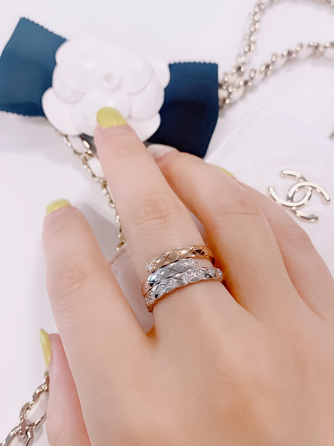 【】菱格双色戒指 官网23 800+ 认准真正购入珠宝类官网开发的，只做对版的❗️可以订制真金真钻，量大