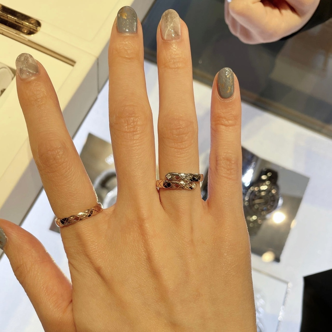 【】菱格双色戒指 官网23 800+ 认准真正购入珠宝类官网开发的，只做对版的❗️可以订制真金真钻，量大