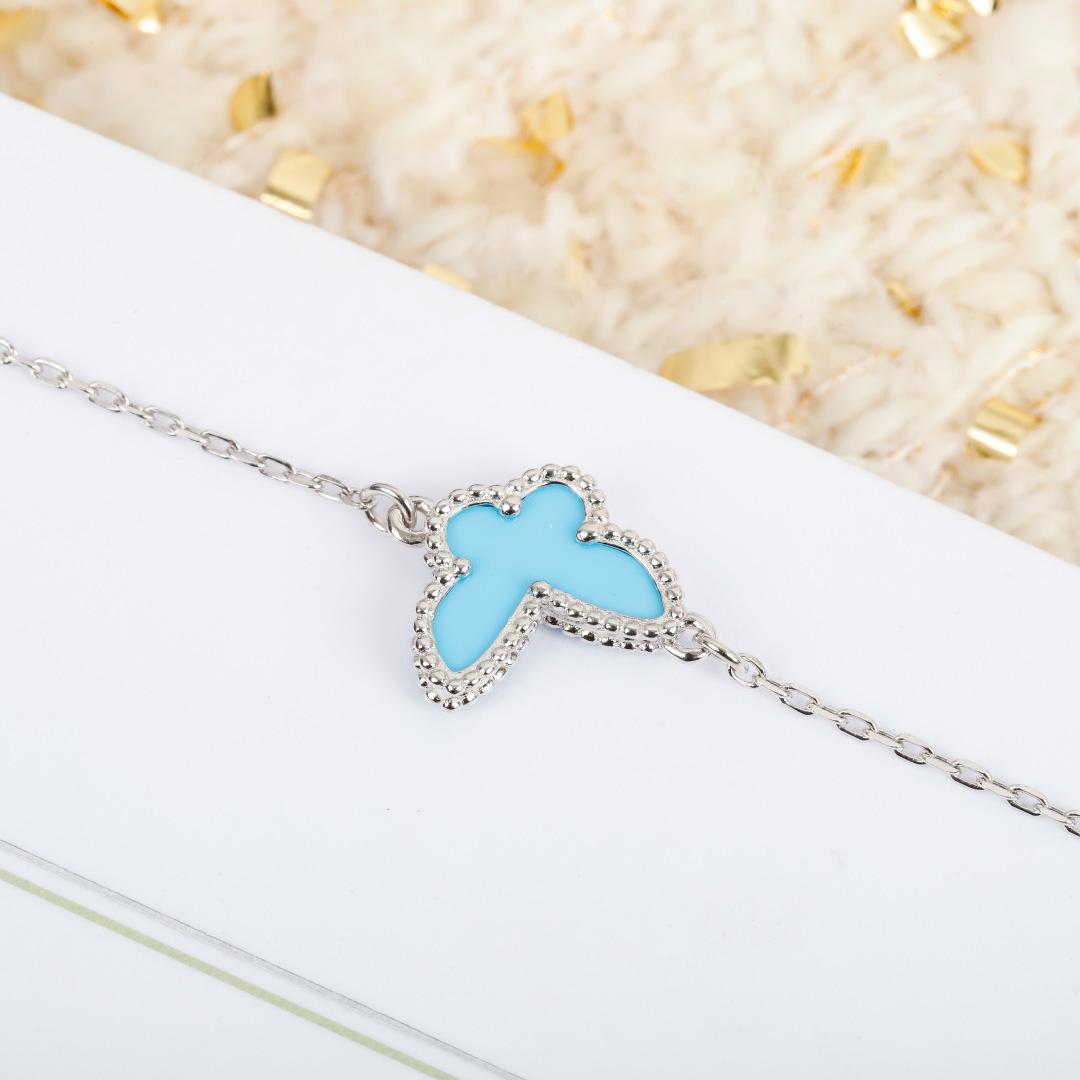 【】蝴蝶手链 官网14600+认准唯一一家真正购入珠宝类官网开发的，可订做真金真钻，只做对版官网真金货，