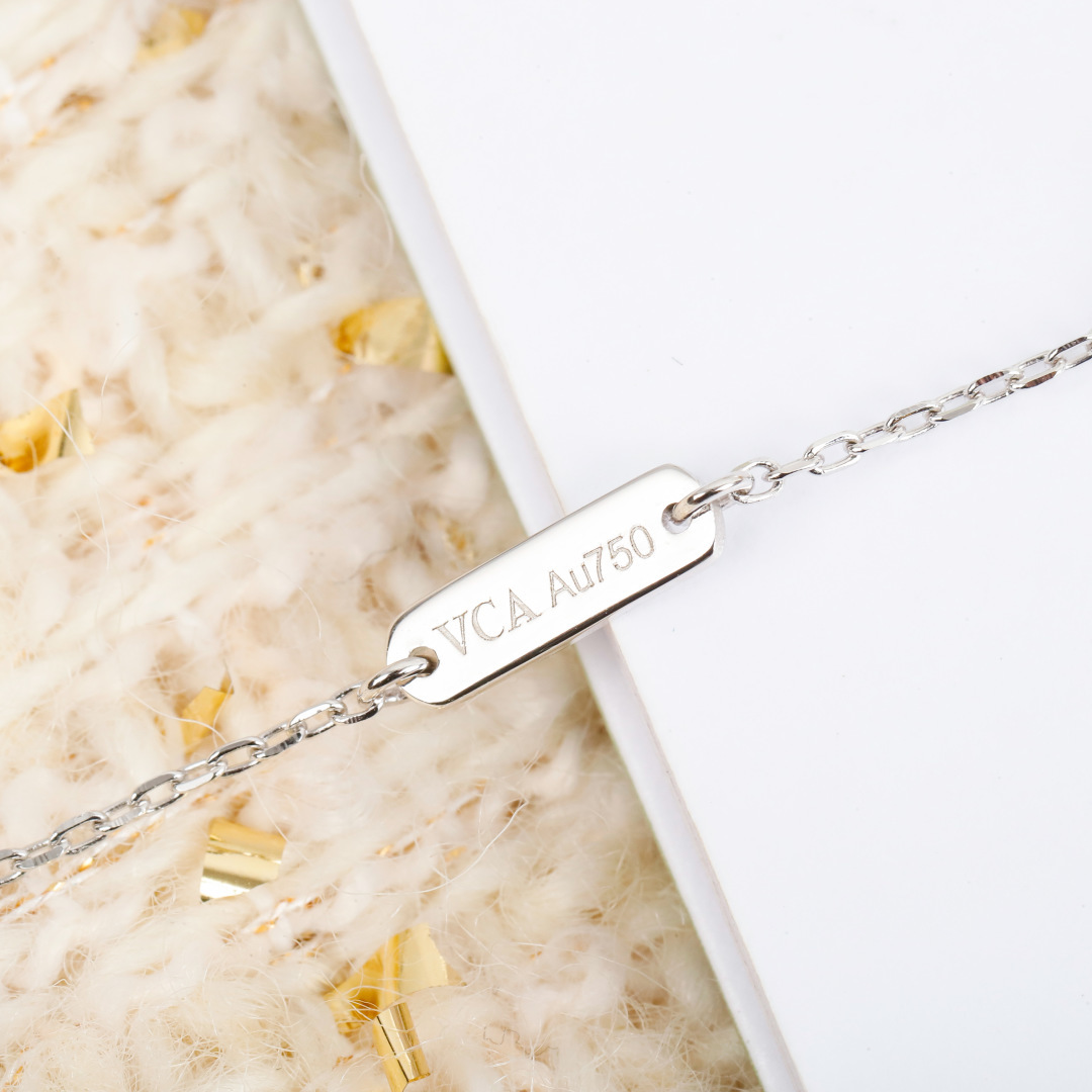 【】蝴蝶手链 官网14600+认准唯一一家真正购入珠宝类官网开发的，可订做真金真钻，只做对版官网真金货，