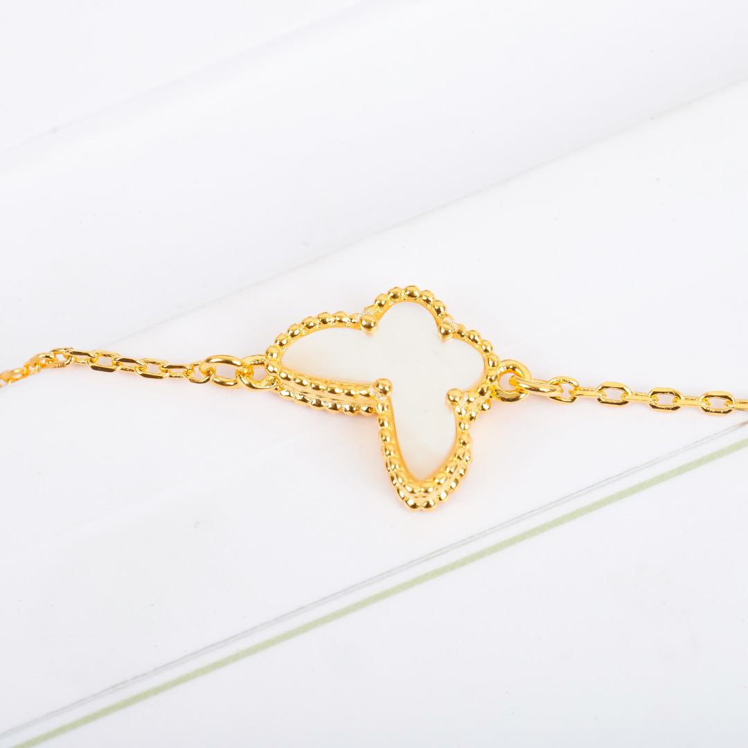 【】蝴蝶手链 官网14600+认准唯一一家真正购入珠宝类官网开发的，可订做真金真钻，只做对版官网真金货，