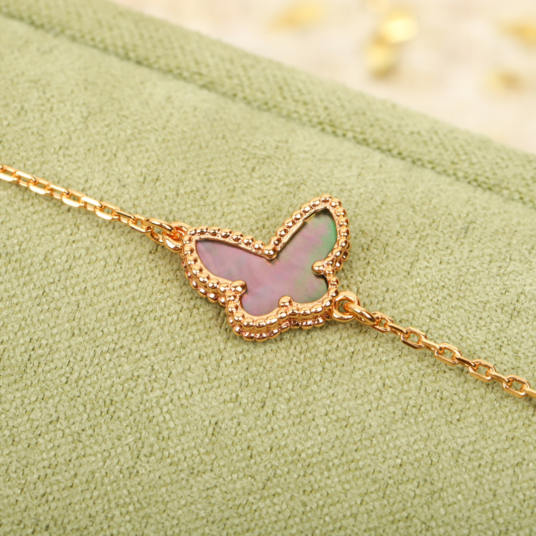 【】蝴蝶手链 官网14600+认准唯一一家真正购入珠宝类官网开发的，可订做真金真钻，只做对版官网真金货，