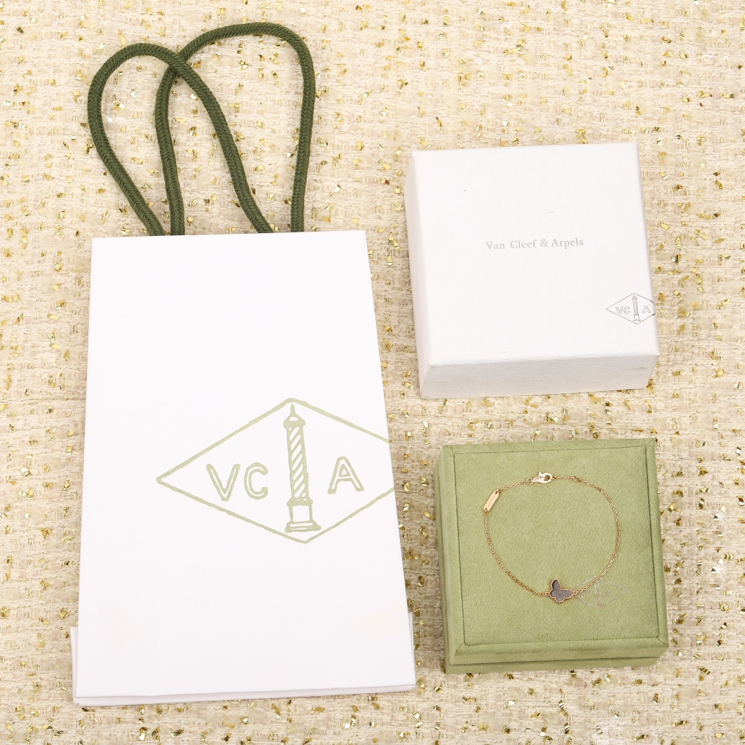 【】蝴蝶手链 官网14600+认准唯一一家真正购入珠宝类官网开发的，可订做真金真钻，只做对版官网真金货，