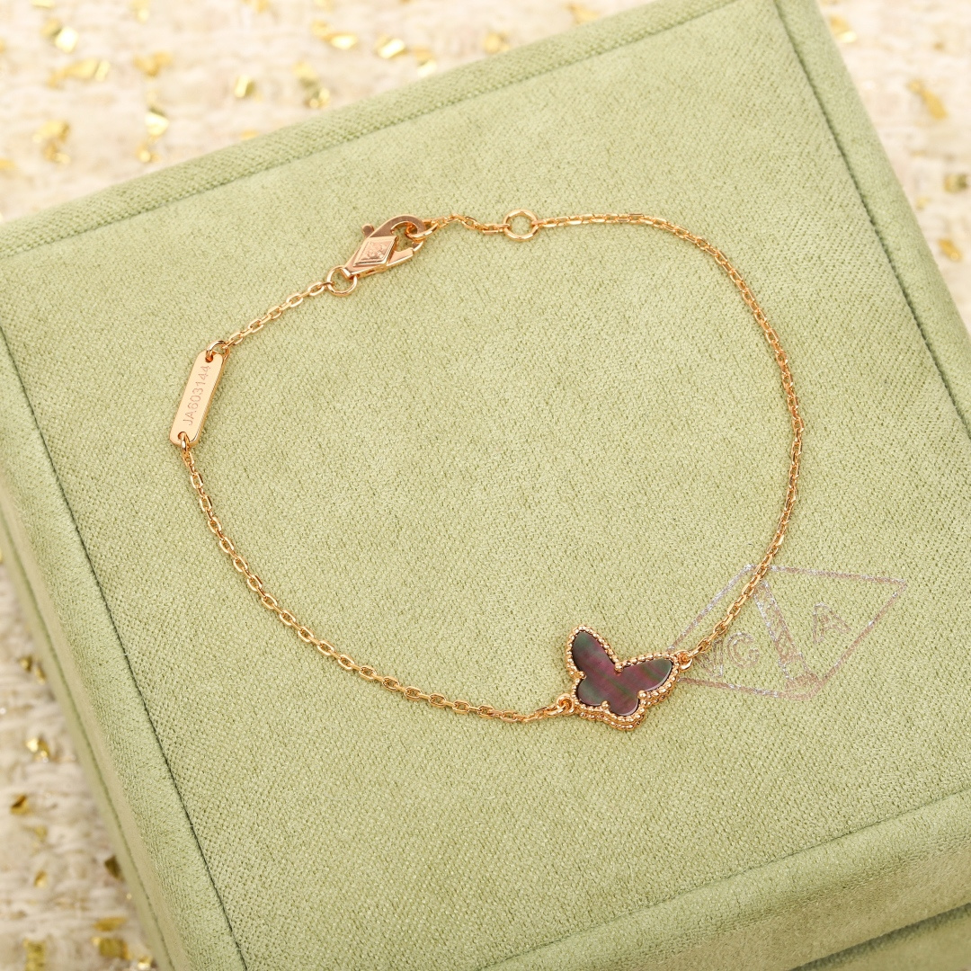 【】蝴蝶手链 官网14600+认准唯一一家真正购入珠宝类官网开发的，可订做真金真钻，只做对版官网真金货，