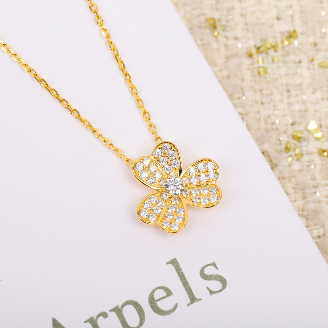 【】顶级精工纯银版本❗️碾压各种市面货❗️官网6万➕购入开发，非常非常非常的精美，不论外观，形状，刻字细