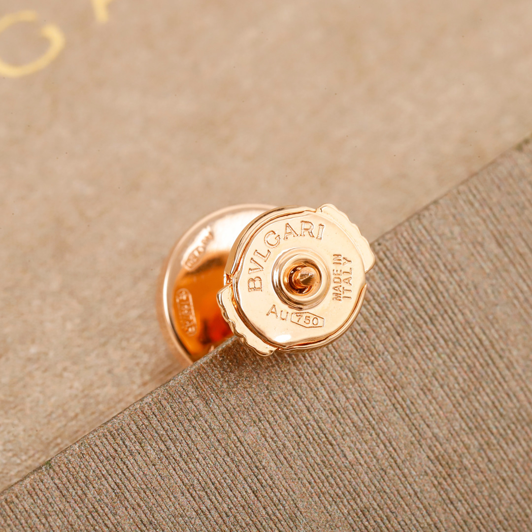 【】圆饼耳钉官网单只。10000+ 认准唯一一家真正购入珠宝类官网开发的，可订做真金真钻，只做对版官网真