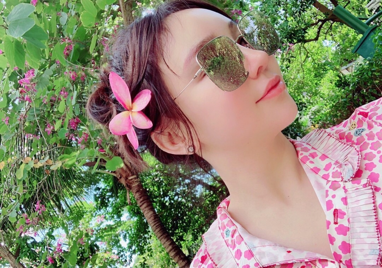 【】圆饼耳钉官网单只。10000+ 认准唯一一家真正购入珠宝类官网开发的，可订做真金真钻，只做对版官网真