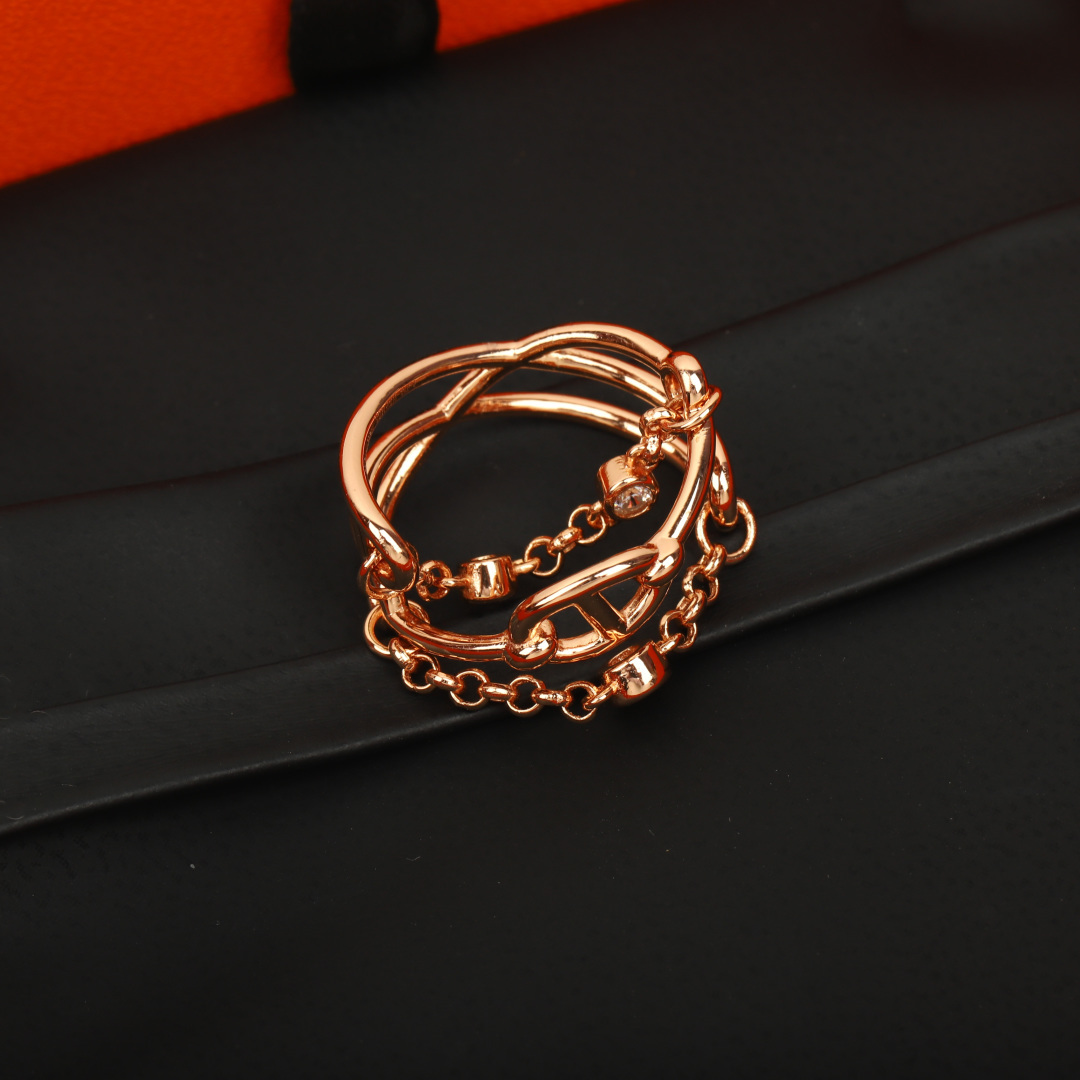 【】猪鼻子戒指 ，可订做18K真金真钻版，只做对版真金货，价询客Fu明星、网红、名媛都难以抗拒！酷劲十足