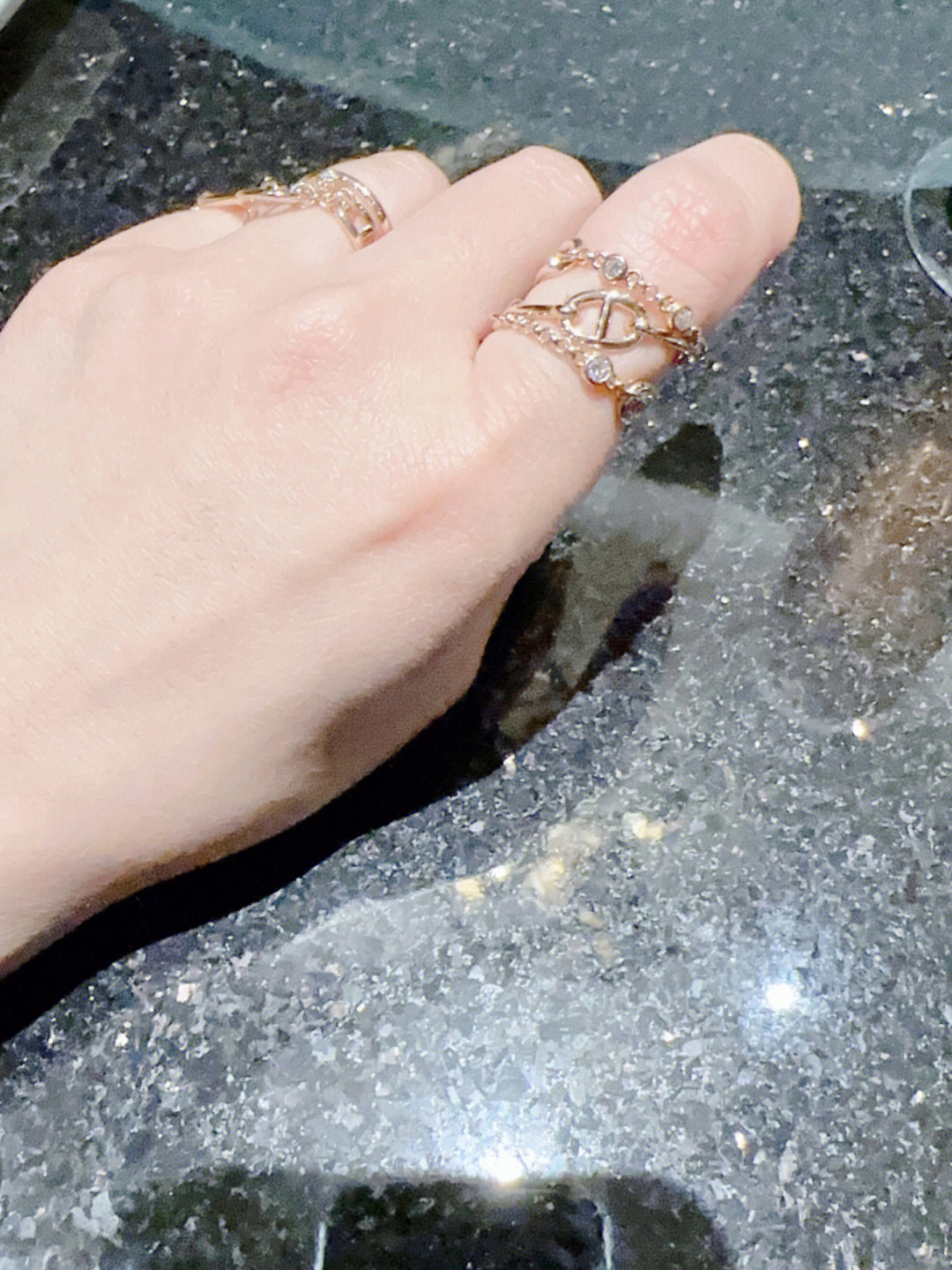 【】猪鼻子戒指 ，可订做18K真金真钻版，只做对版真金货，价询客Fu明星、网红、名媛都难以抗拒！酷劲十足