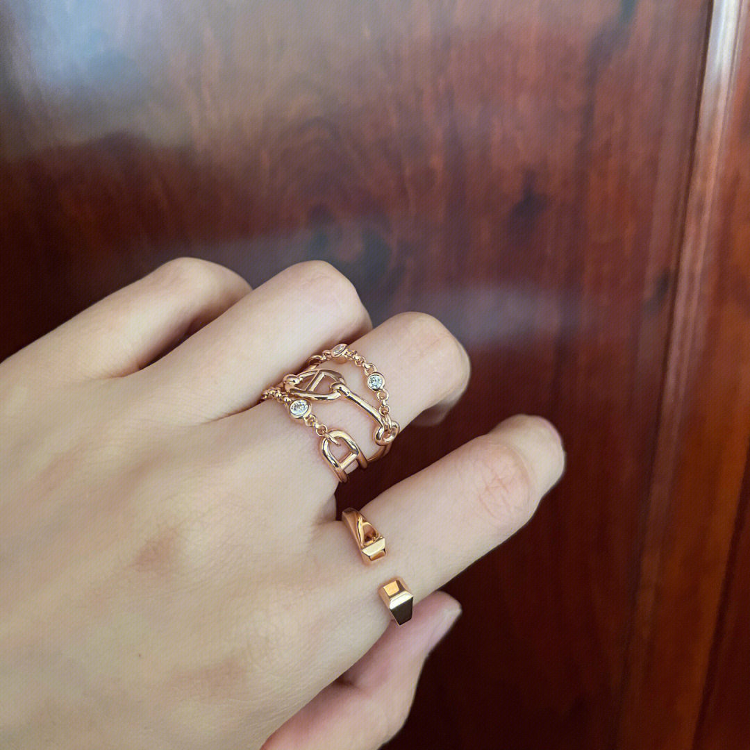 【】猪鼻子戒指 ，可订做18K真金真钻版，只做对版真金货，价询客Fu明星、网红、名媛都难以抗拒！酷劲十足