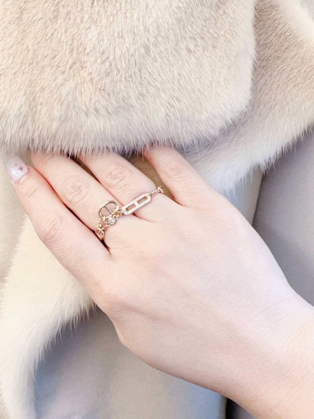 【】猪鼻子戒指 ，可订做18K真金真钻版，只做对版真金货，价询客Fu明星、网红、名媛都难以抗拒！酷劲十足