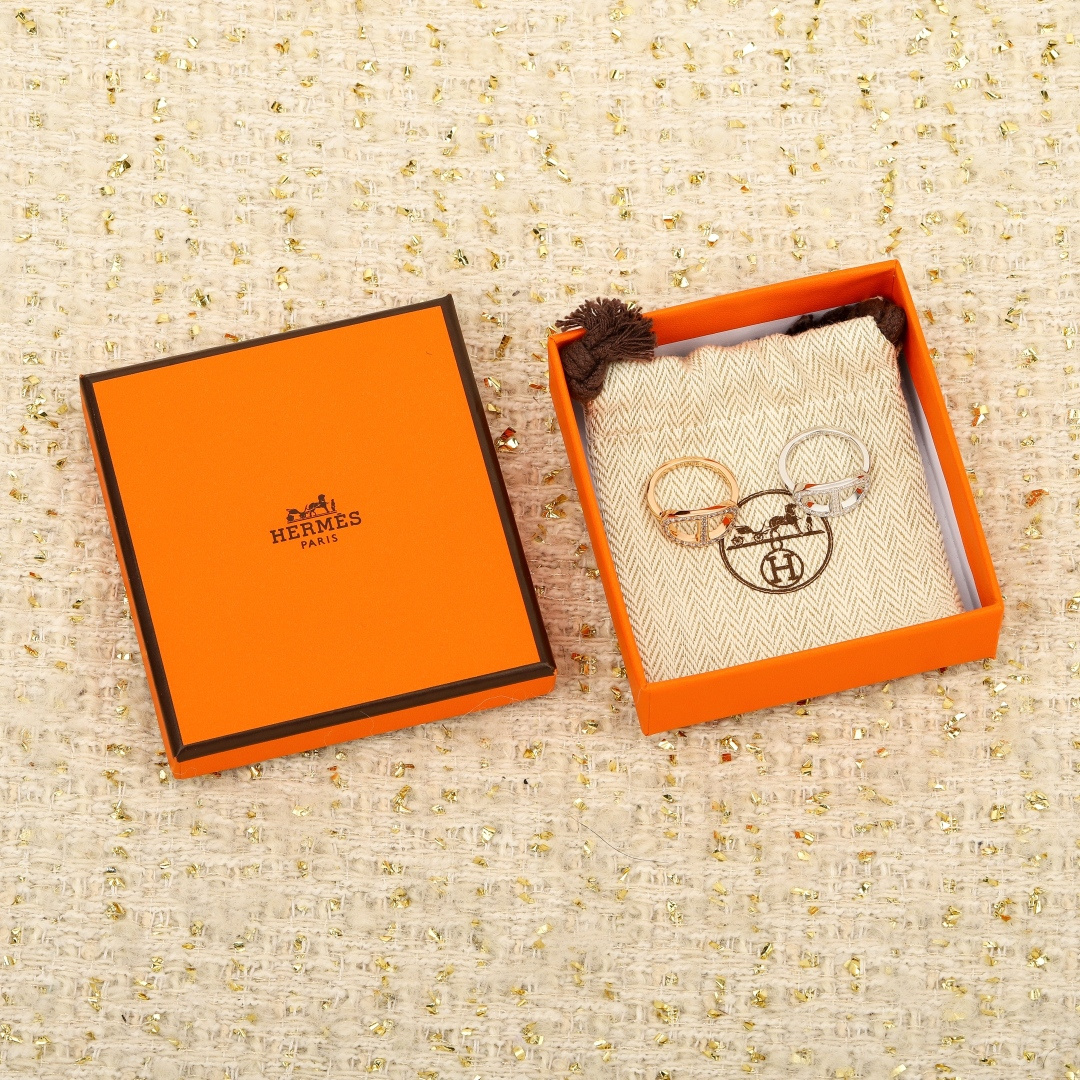 【】 猪鼻子戒指，可订做真金真钻，只做对版官网真金货，Pk市面各种金货❗️量大咨询客FuChaine d