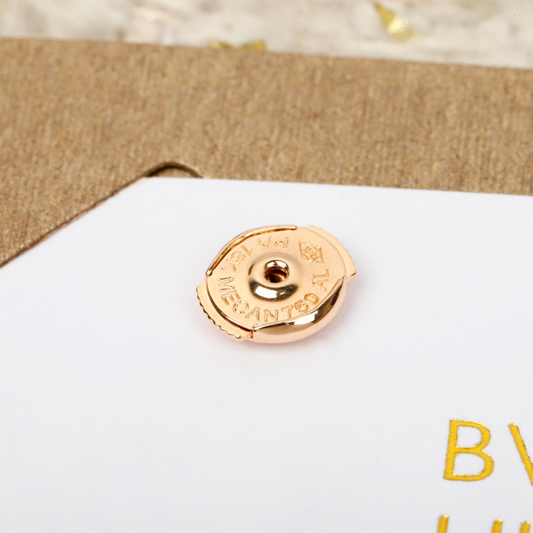 【】小裙子耳钉，可订做真金真钻，只做对版官网真金货，Pk市面各种金货❗️量大咨询客FuDIVAS‘ DR