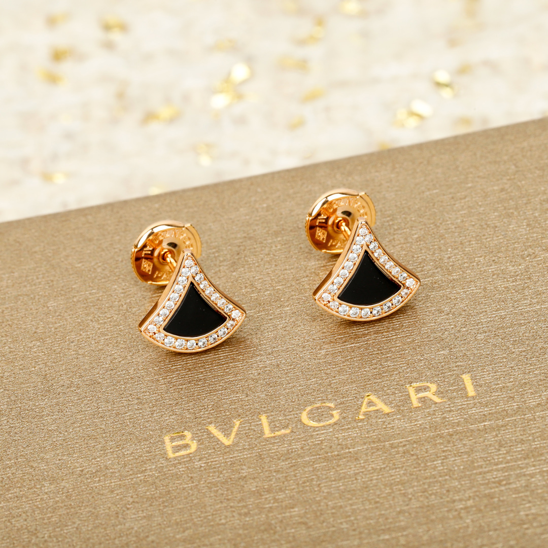 【】小裙子耳钉，可订做真金真钻，只做对版官网真金货，Pk市面各种金货❗️量大咨询客FuDIVAS‘ DR